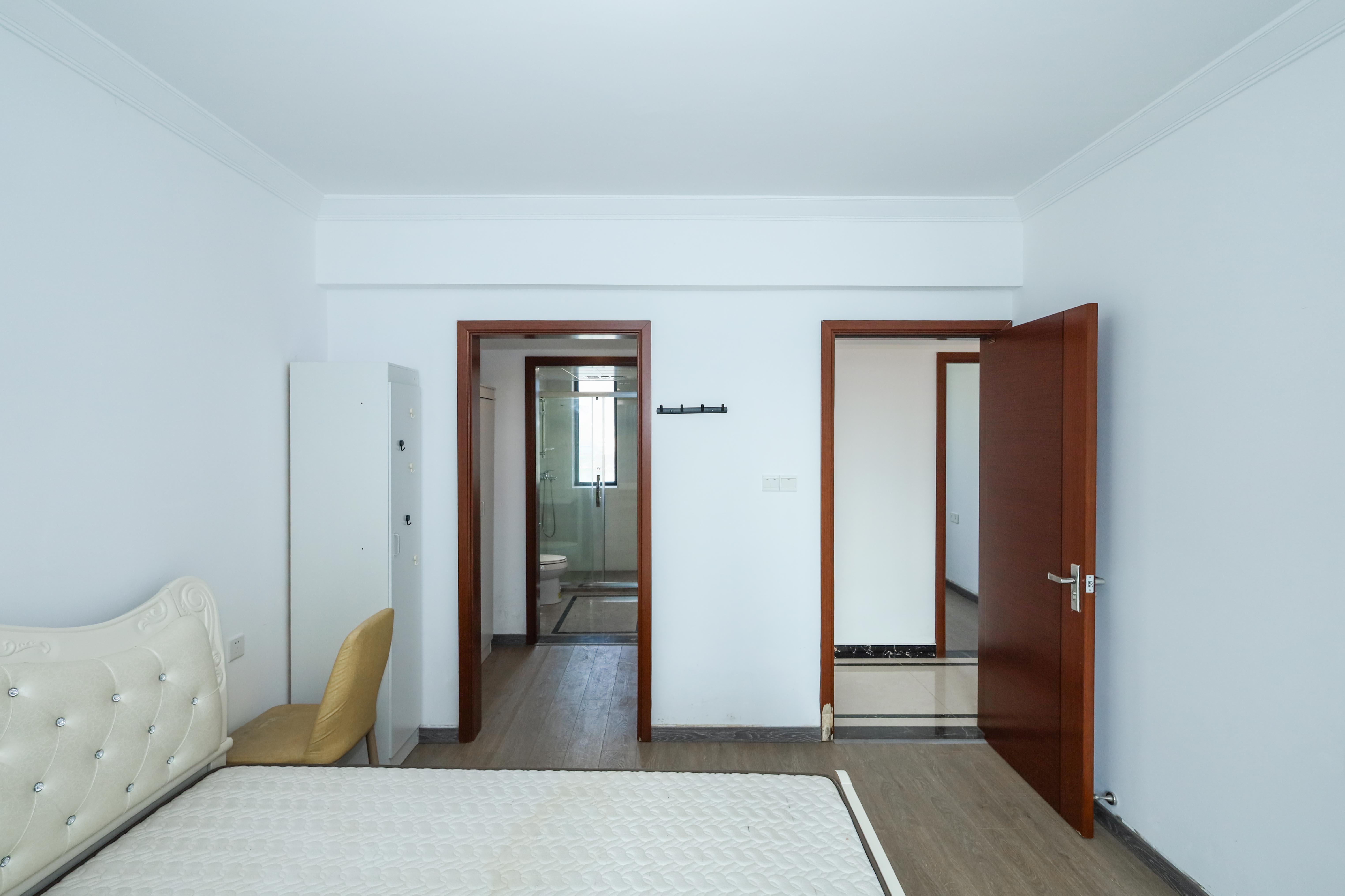 中海梅溪湖壹号  3室1厅1卫    218.0万 中海梅溪湖壹号  3室1厅1卫    218.0万卧室