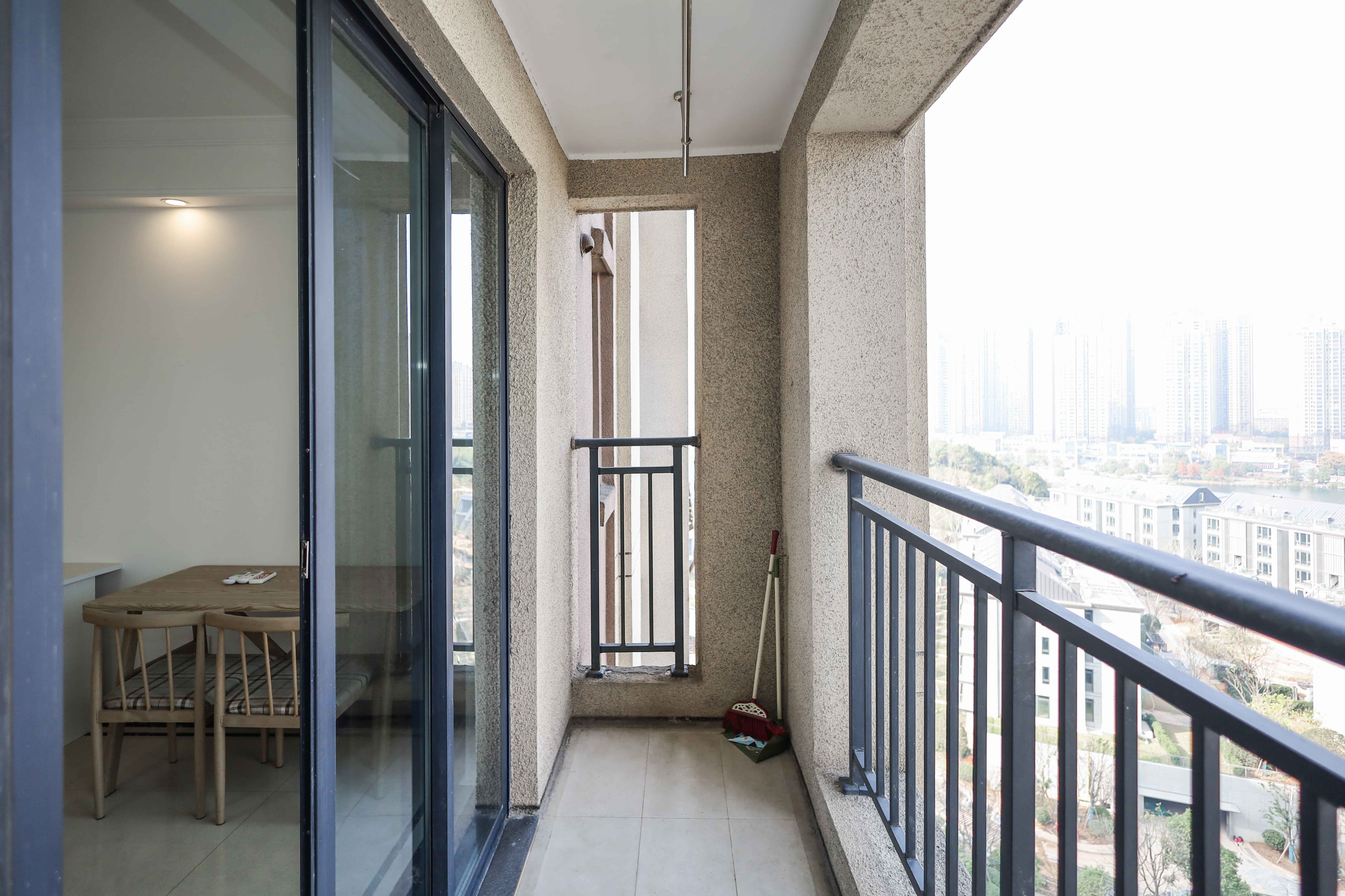 中海梅溪湖壹号  3室1厅1卫    218.0万 中海梅溪湖壹号  3室1厅1卫    218.0万阳台