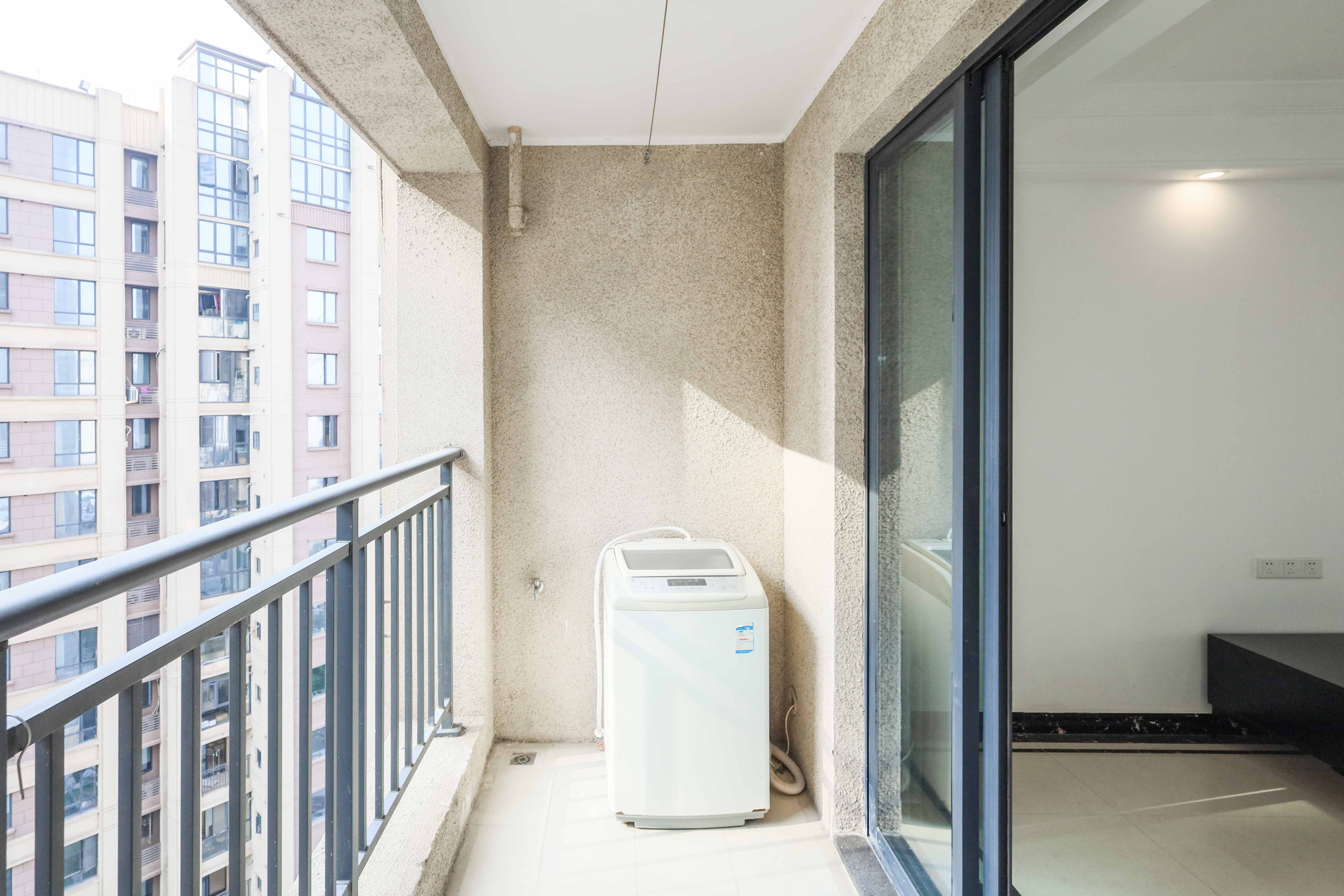 中海梅溪湖壹号  3室1厅1卫    218.0万 中海梅溪湖壹号  3室1厅1卫    218.0万阳台