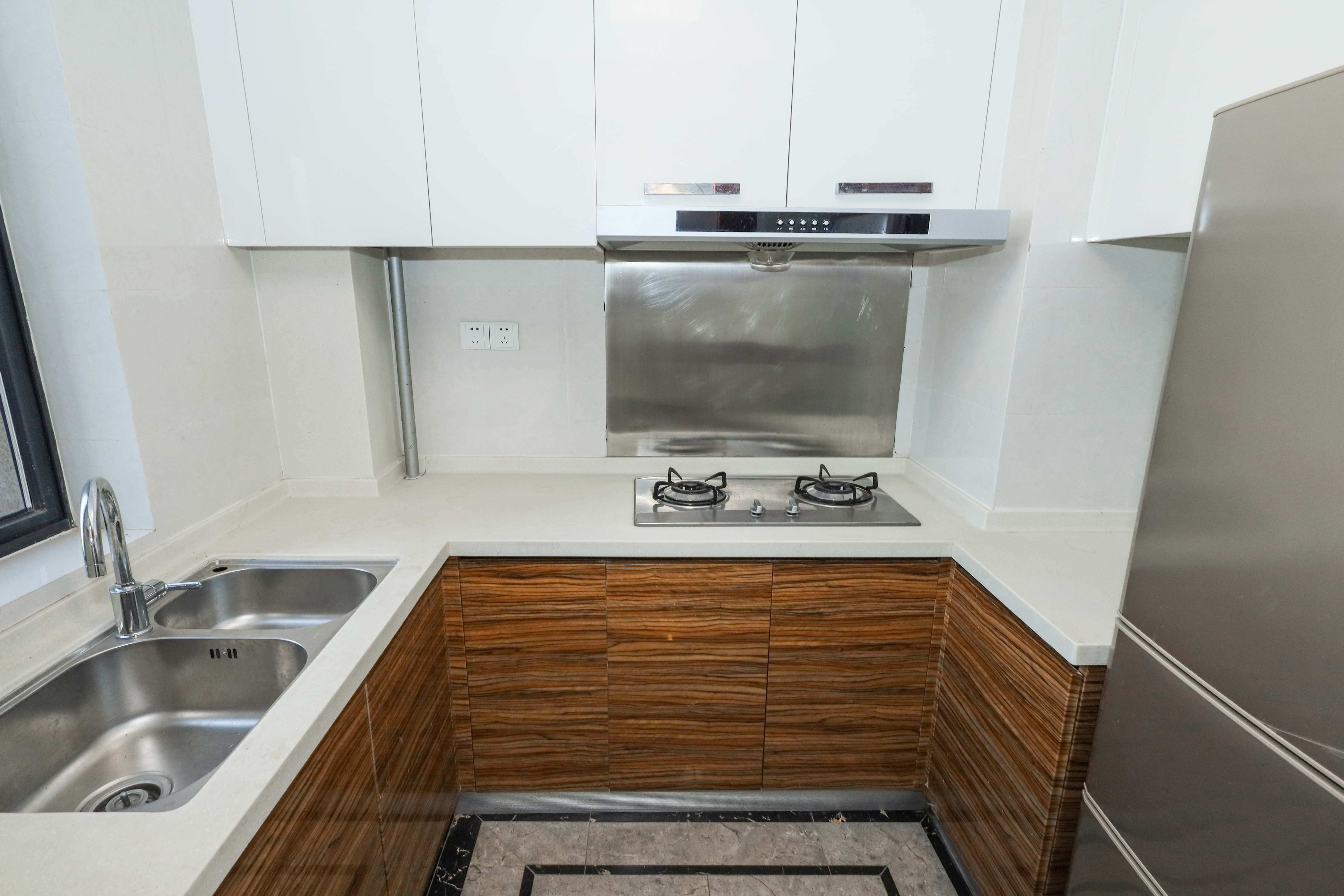 中海梅溪湖壹号  3室1厅1卫    218.0万 中海梅溪湖壹号  3室1厅1卫    218.0万厨房