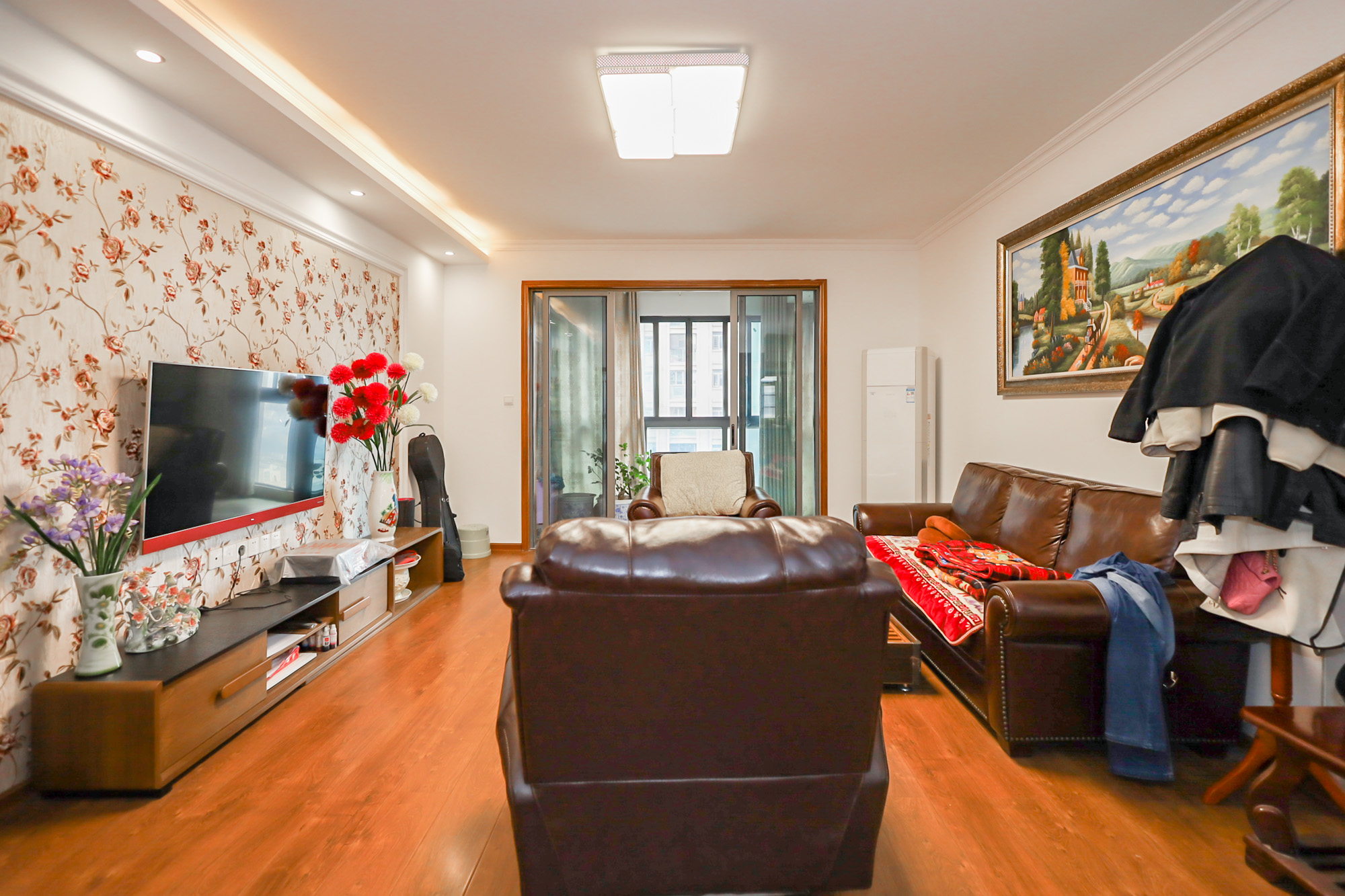 八方小区C区  3室2厅2卫    370.0万 八方小区C区  3室2厅2卫    370.0万客厅