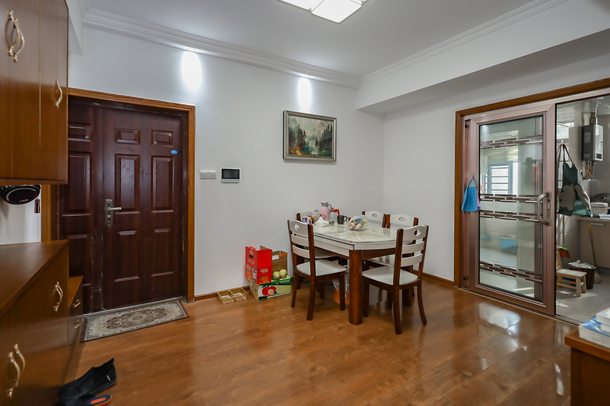 八方小区C区  3室2厅2卫    370.0万 八方小区C区  3室2厅2卫    370.0万客厅