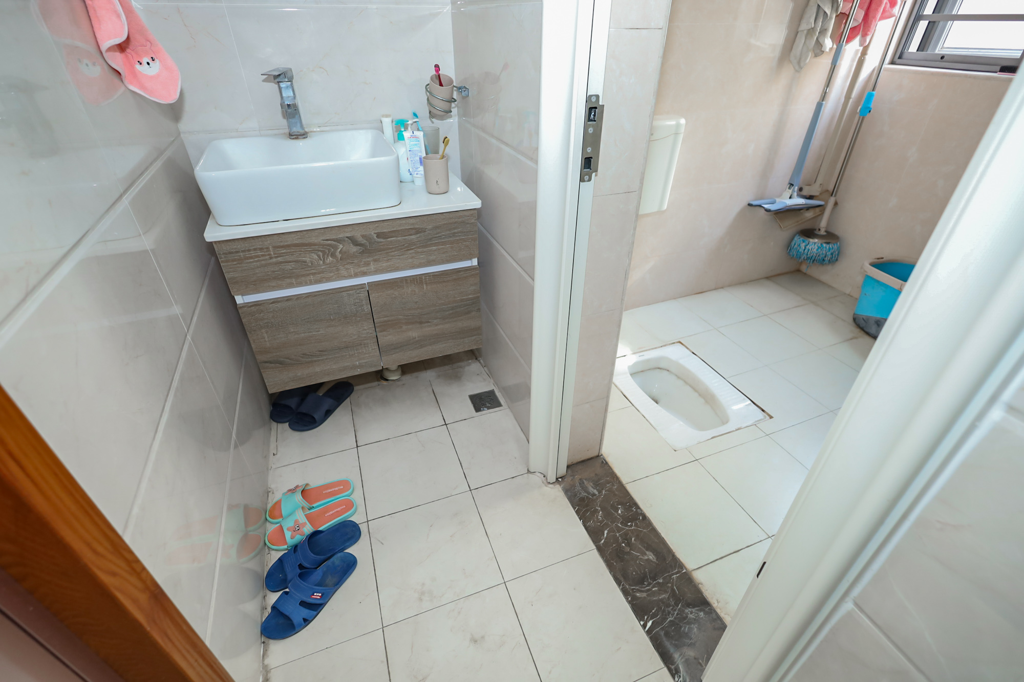 八方小区C区  3室2厅2卫    370.0万 八方小区C区  3室2厅2卫    370.0万卫生间