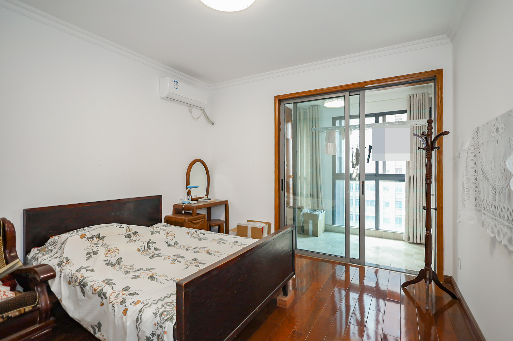 八方小区C区  3室2厅2卫    370.0万 八方小区C区  3室2厅2卫    370.0万卧室