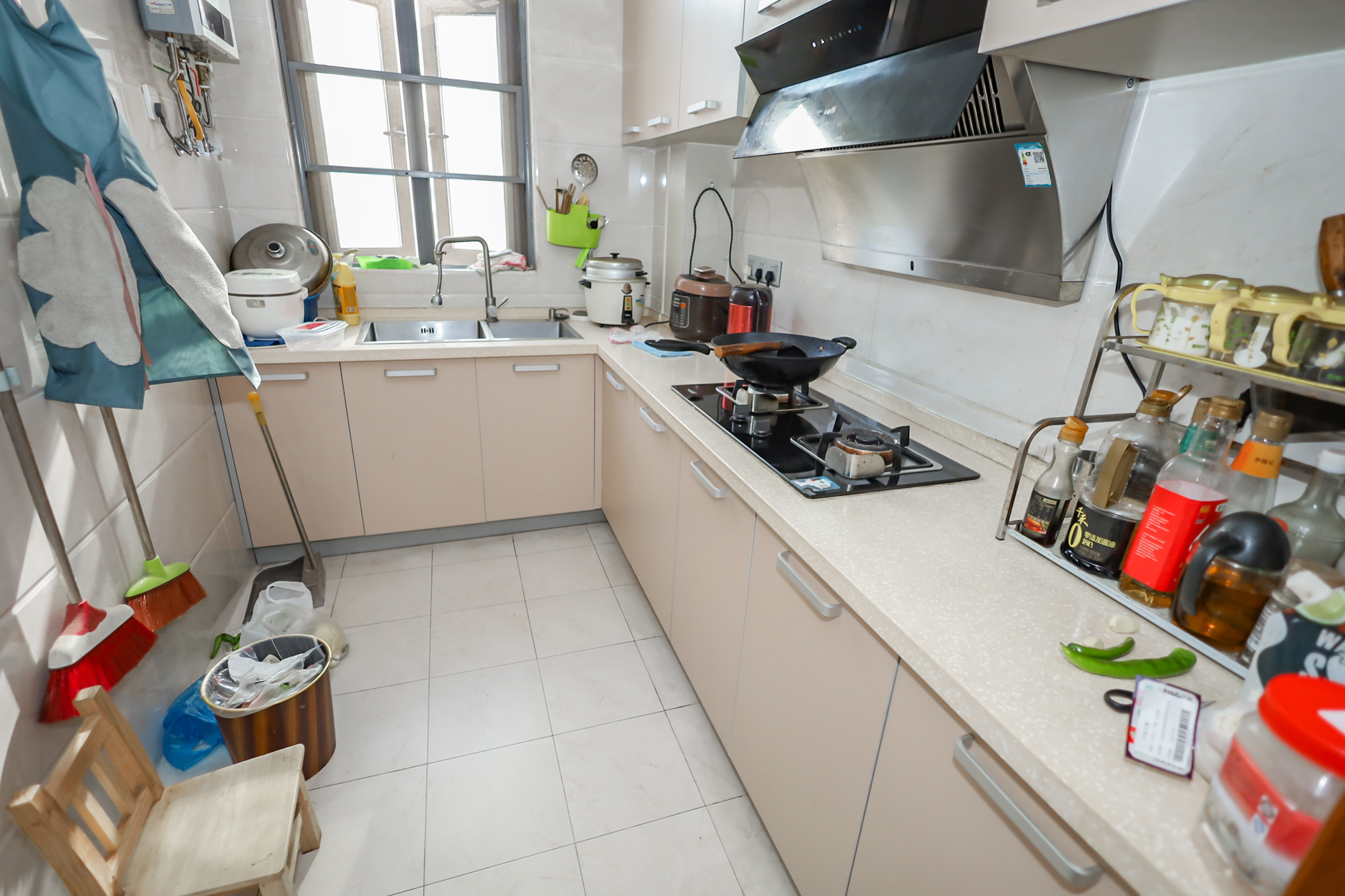 八方小区C区  3室2厅2卫    370.0万 八方小区C区  3室2厅2卫    370.0万厨房