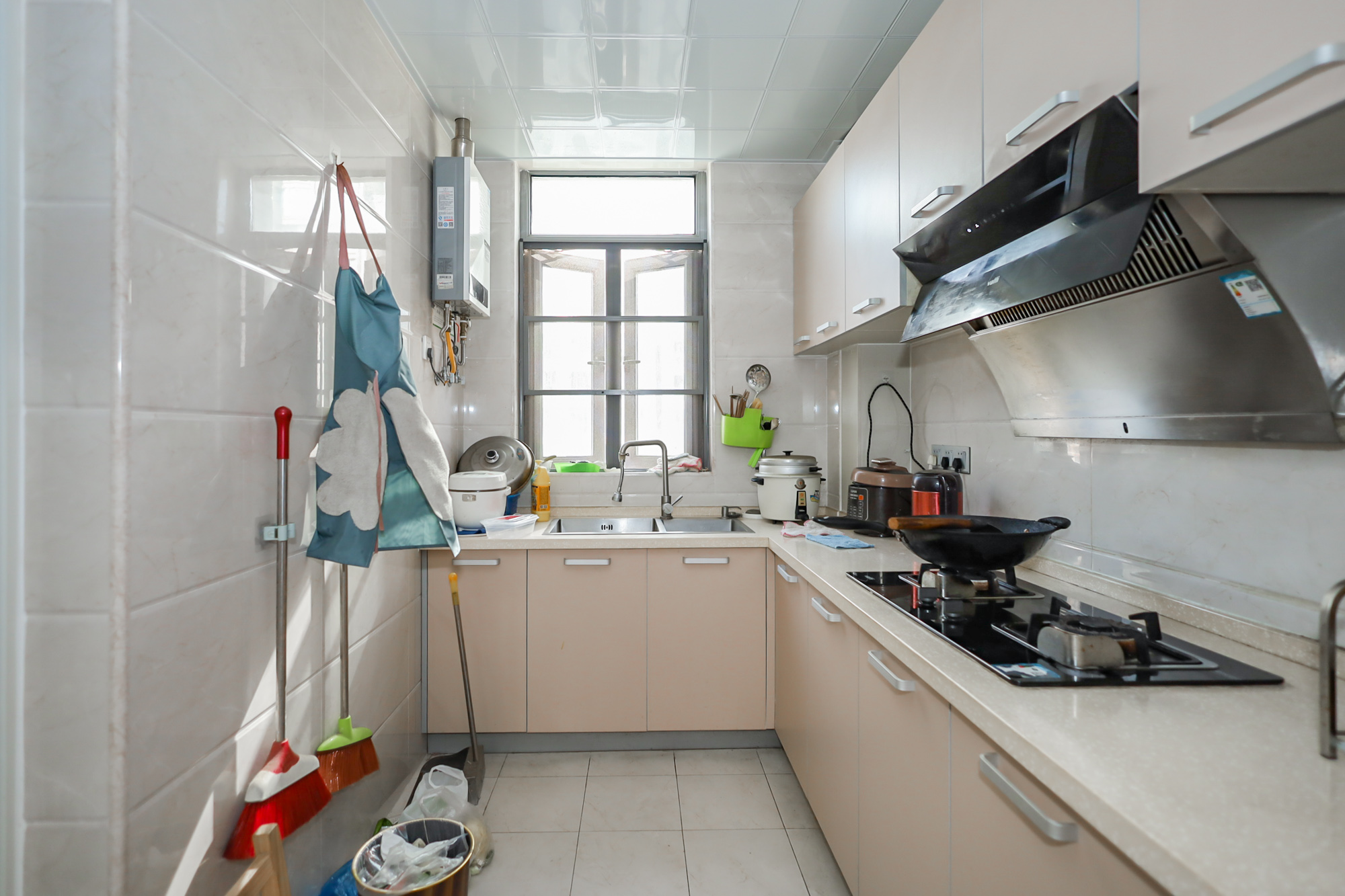 八方小区C区  3室2厅2卫    370.0万 八方小区C区  3室2厅2卫    370.0万厨房