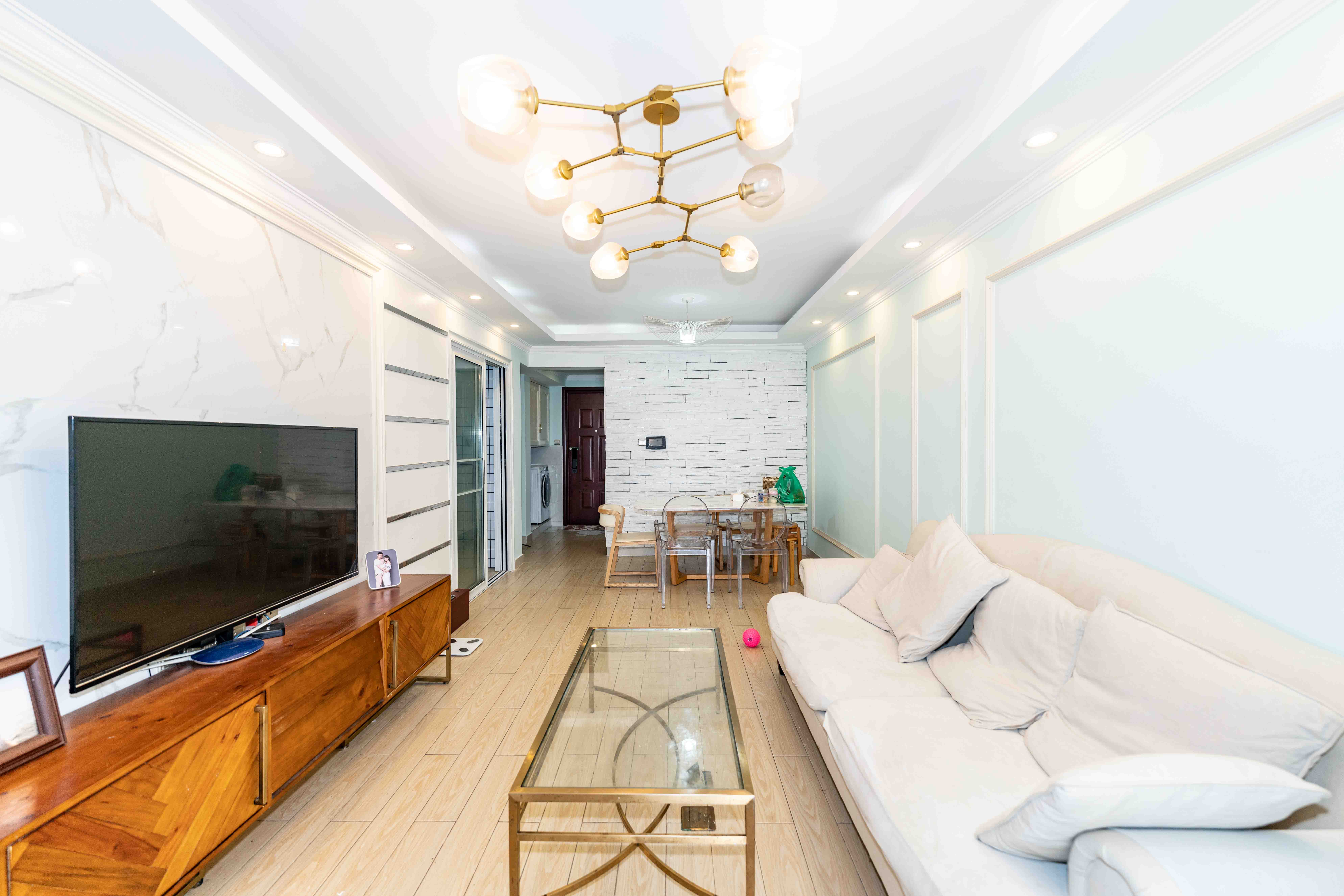 保利城（中航城国际社区、郡原美村）  3室2厅1卫    89.0万客厅