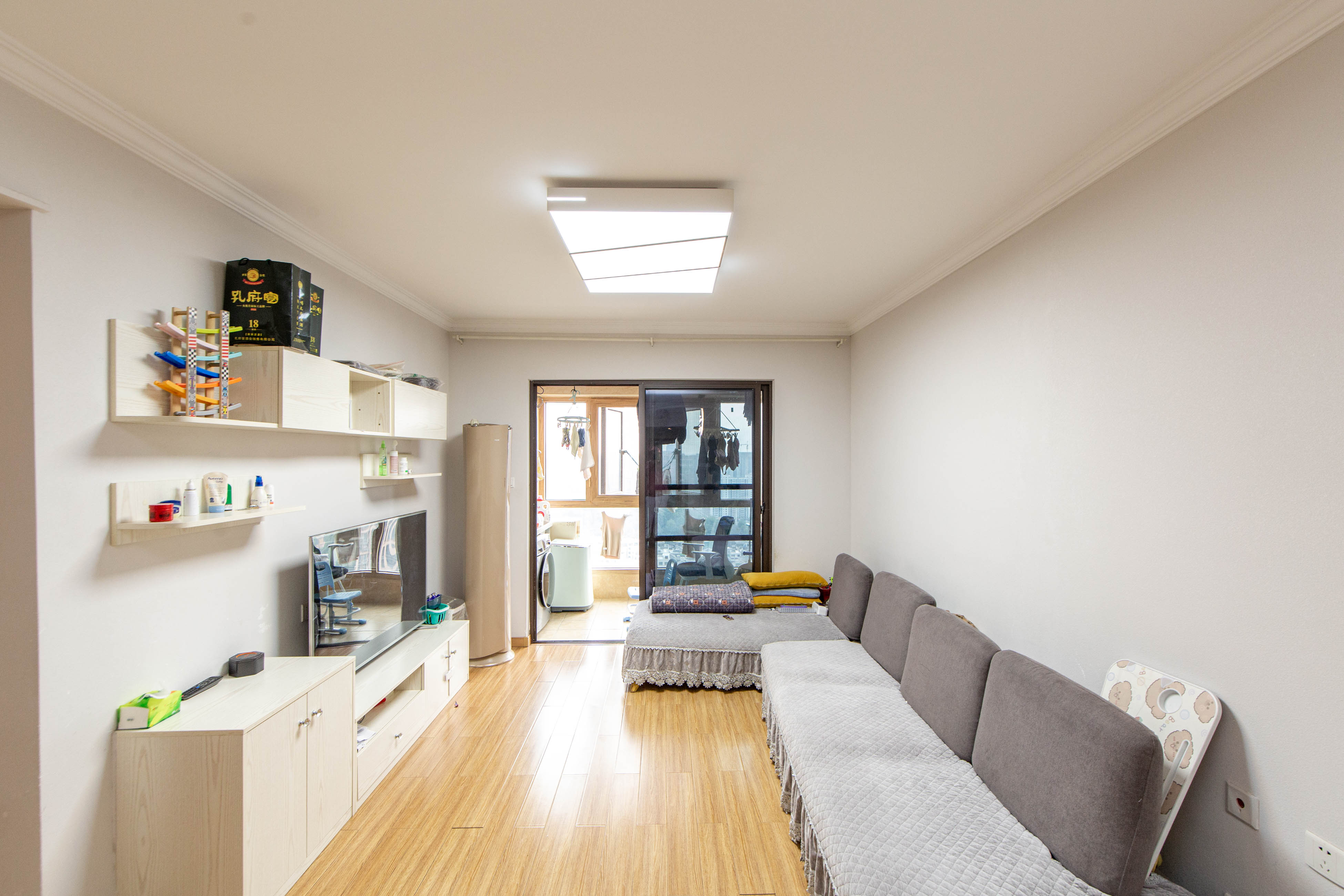 旭辉国际广场（永升商业广场）  3室2厅2卫    149.8万客厅