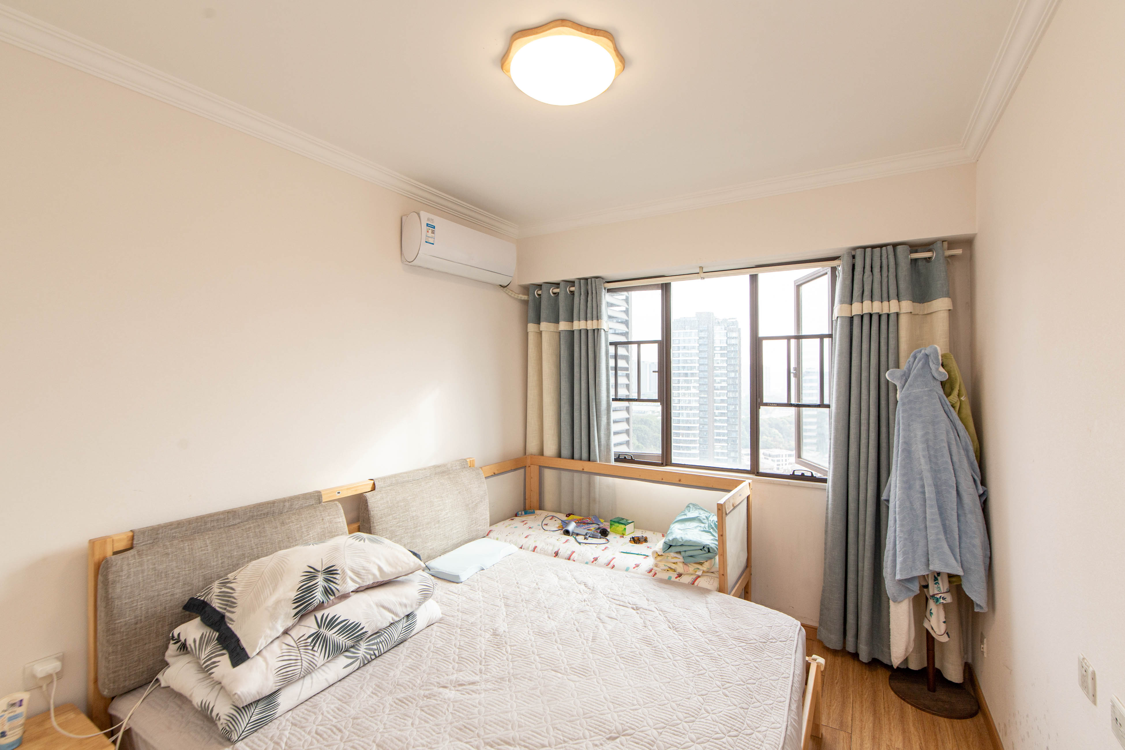 旭辉国际广场（永升商业广场）  3室2厅2卫    149.8万卧室