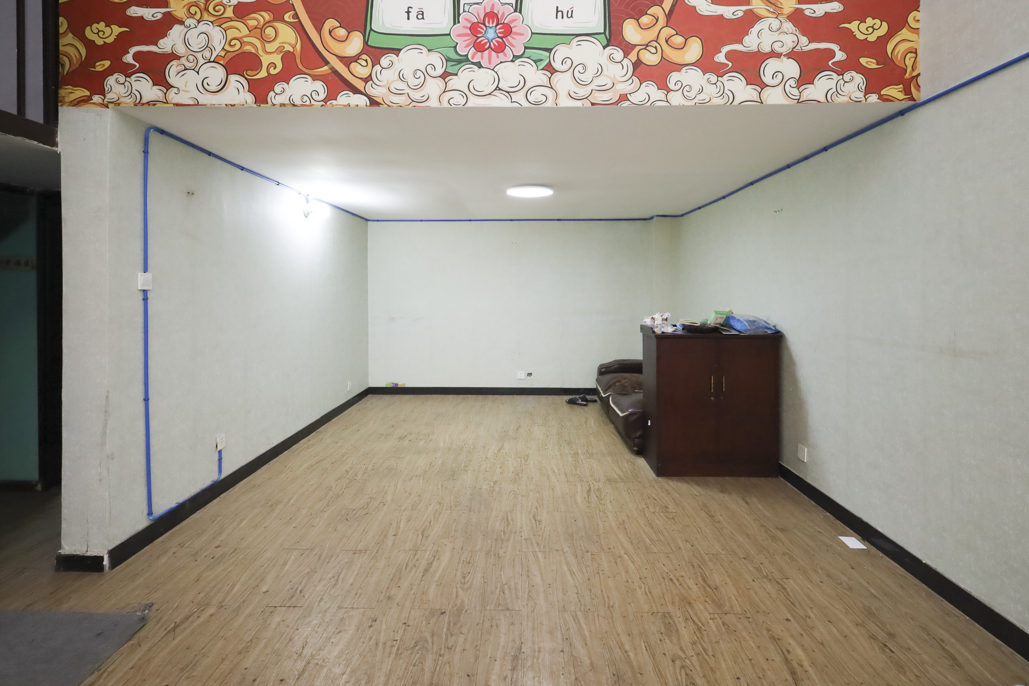 枫林美景  5室2厅2卫   180.00万客厅
