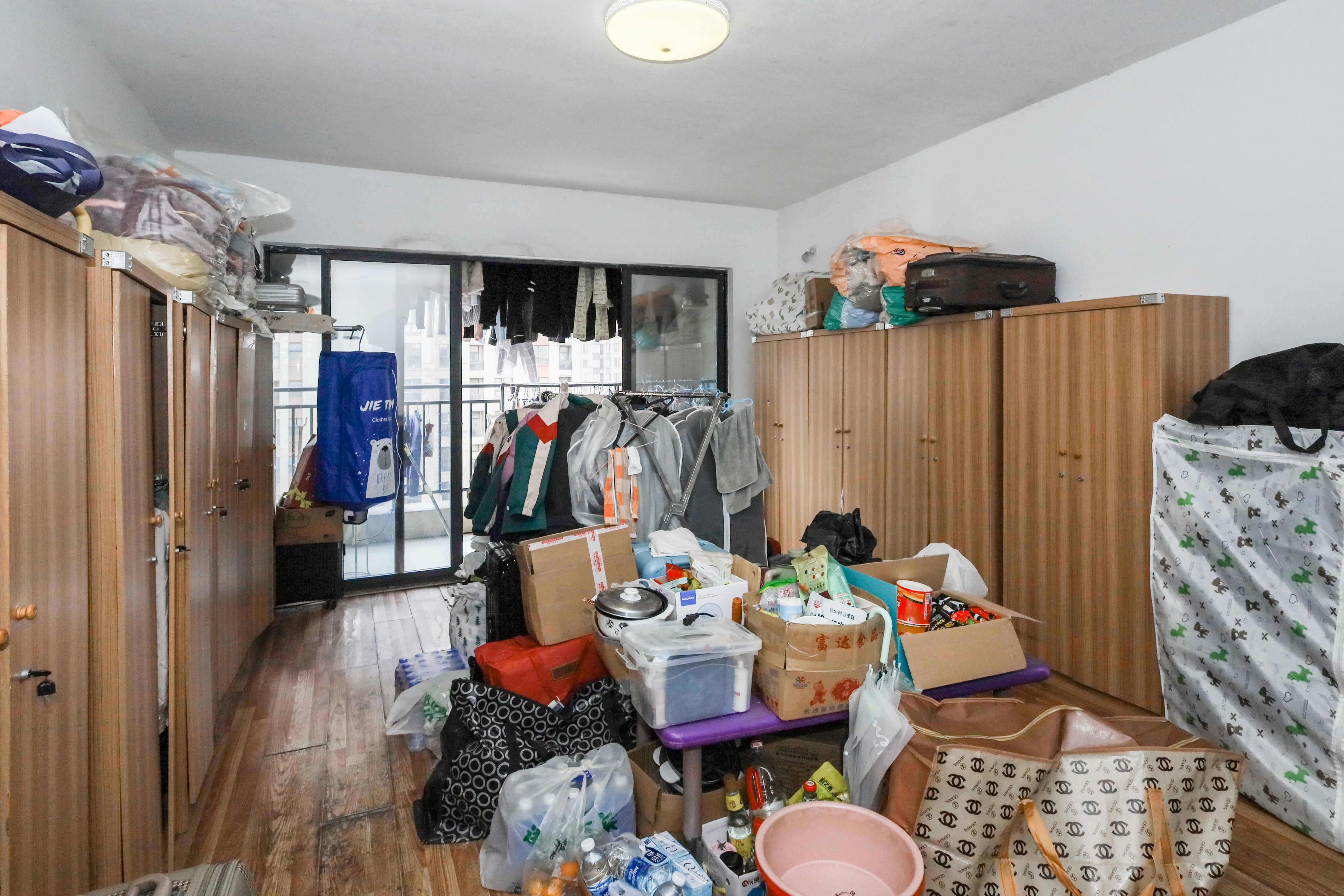 中海梅溪湖壹号  3室2厅2卫   190.00万客厅