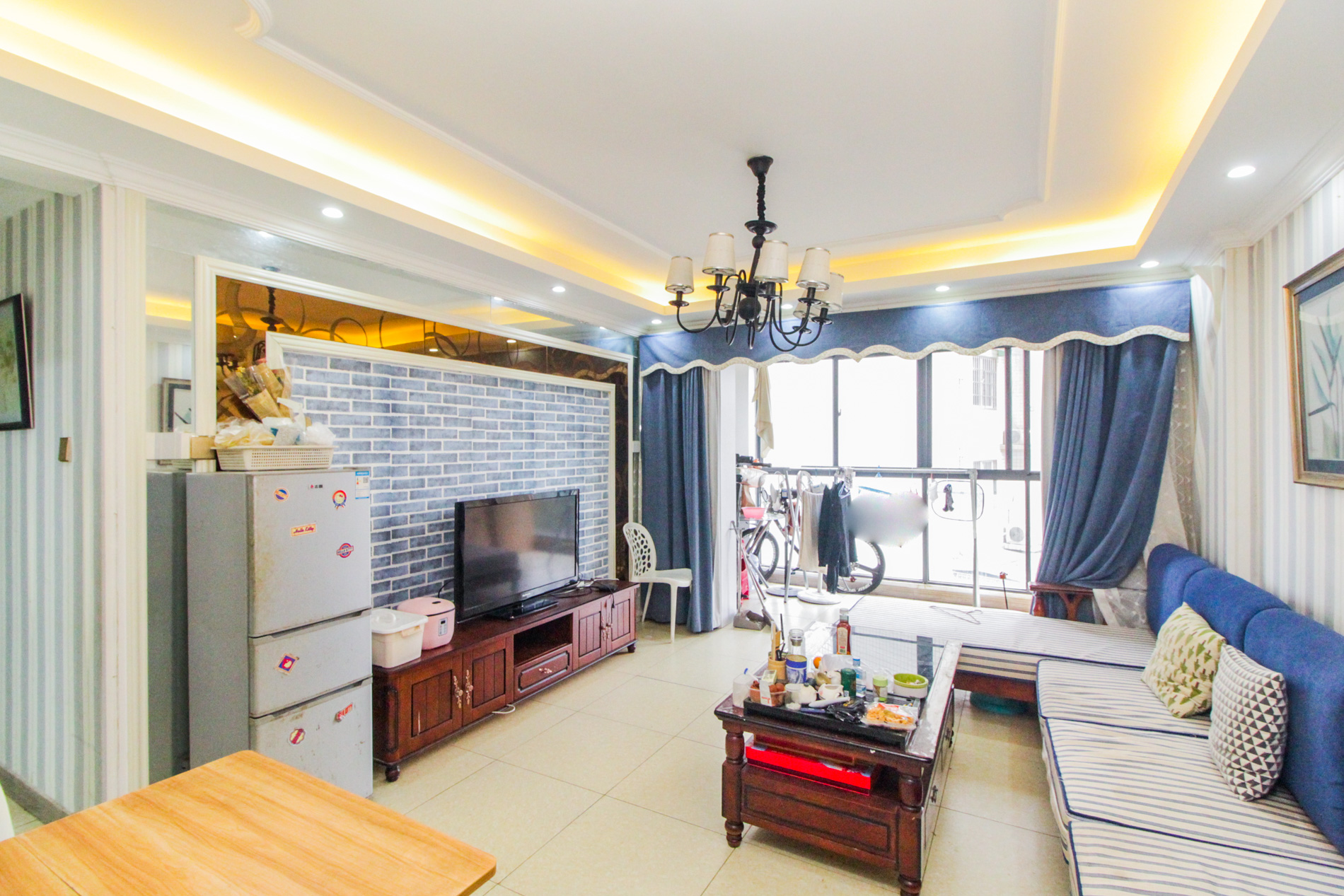 华欣公寓  2室2厅1卫    68.0万客厅