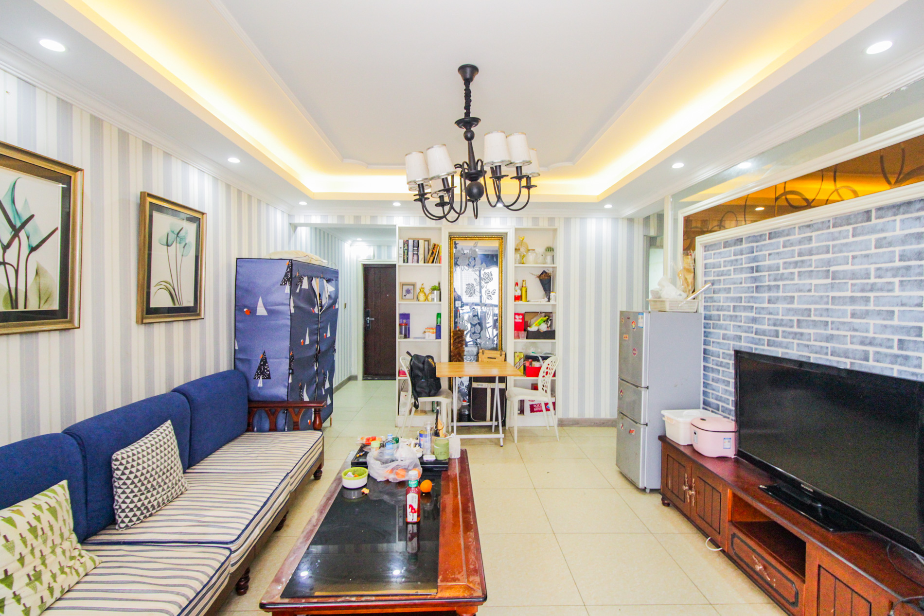 华欣公寓  2室2厅1卫    68.0万客厅