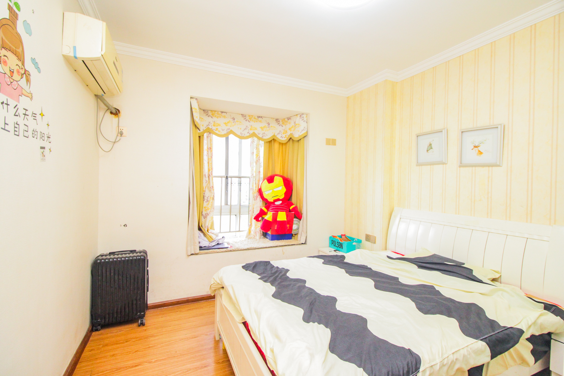 华欣公寓  2室2厅1卫    68.0万卧室