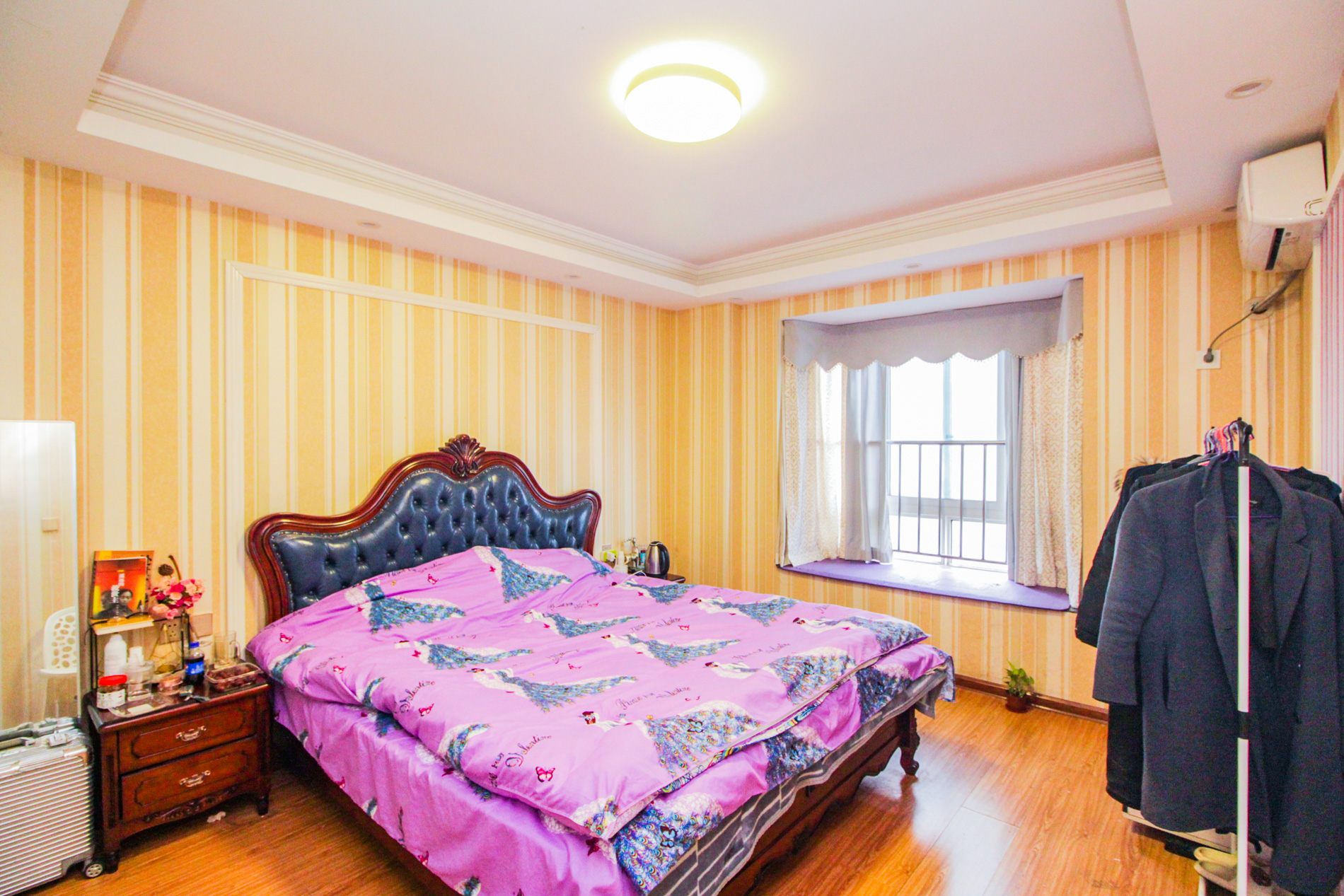 华欣公寓  2室2厅1卫    68.0万卧室