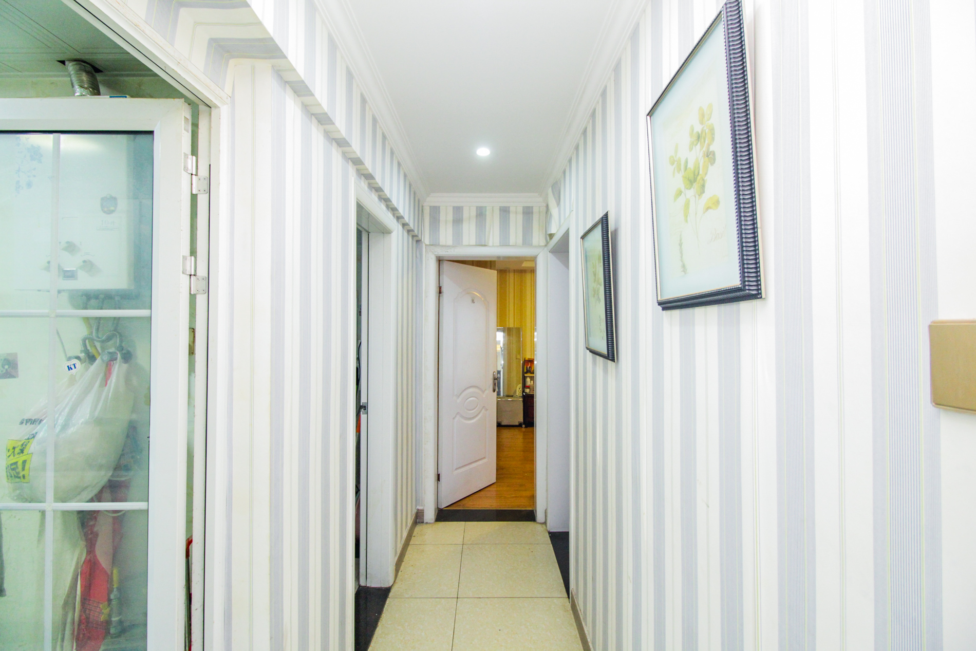 华欣公寓  2室2厅1卫    68.0万卧室