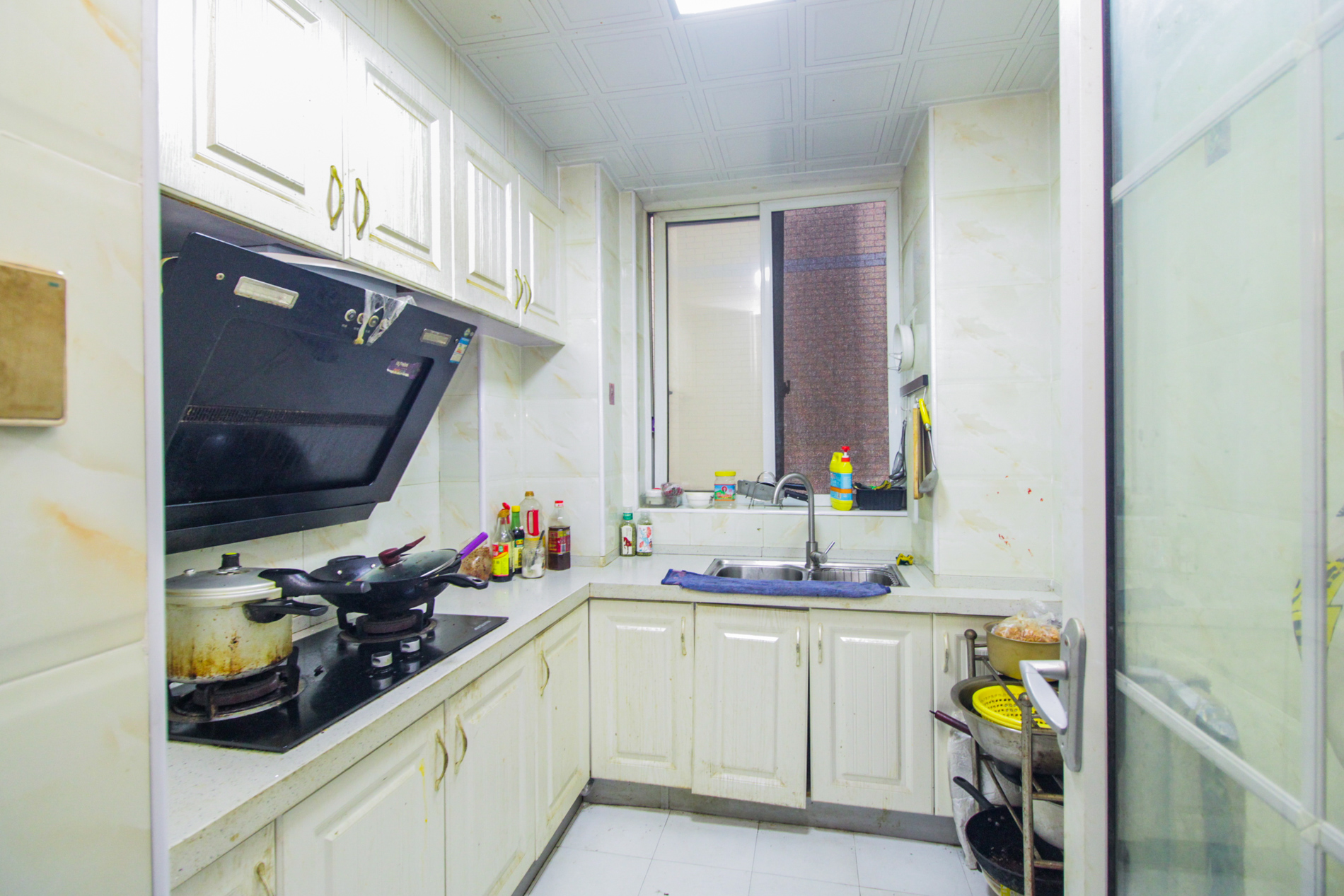 华欣公寓  2室2厅1卫    68.0万厨房