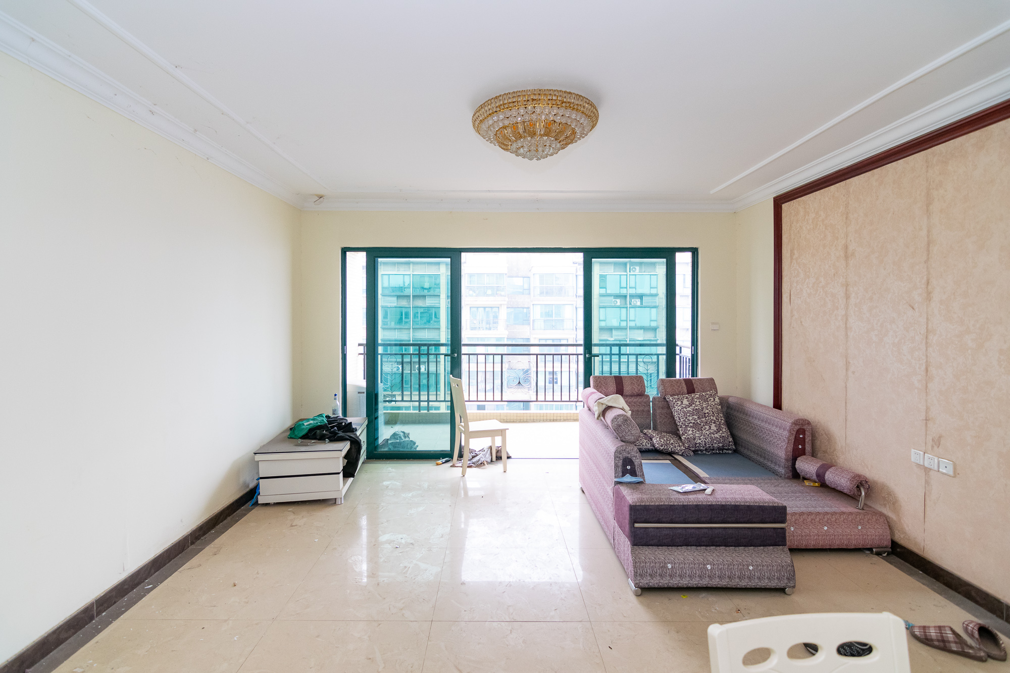 恒大名都 4室2厅1卫 105.00万 恒大名都 4室2厅1卫 105.00万客厅