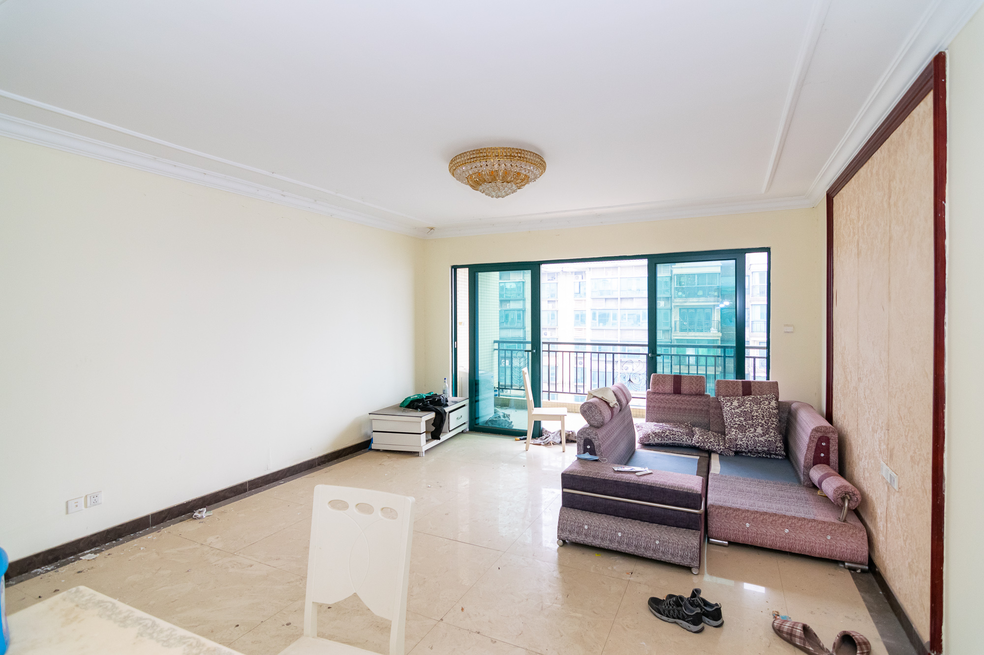 恒大名都 4室2厅1卫 105.00万 恒大名都 4室2厅1卫 105.00万客厅