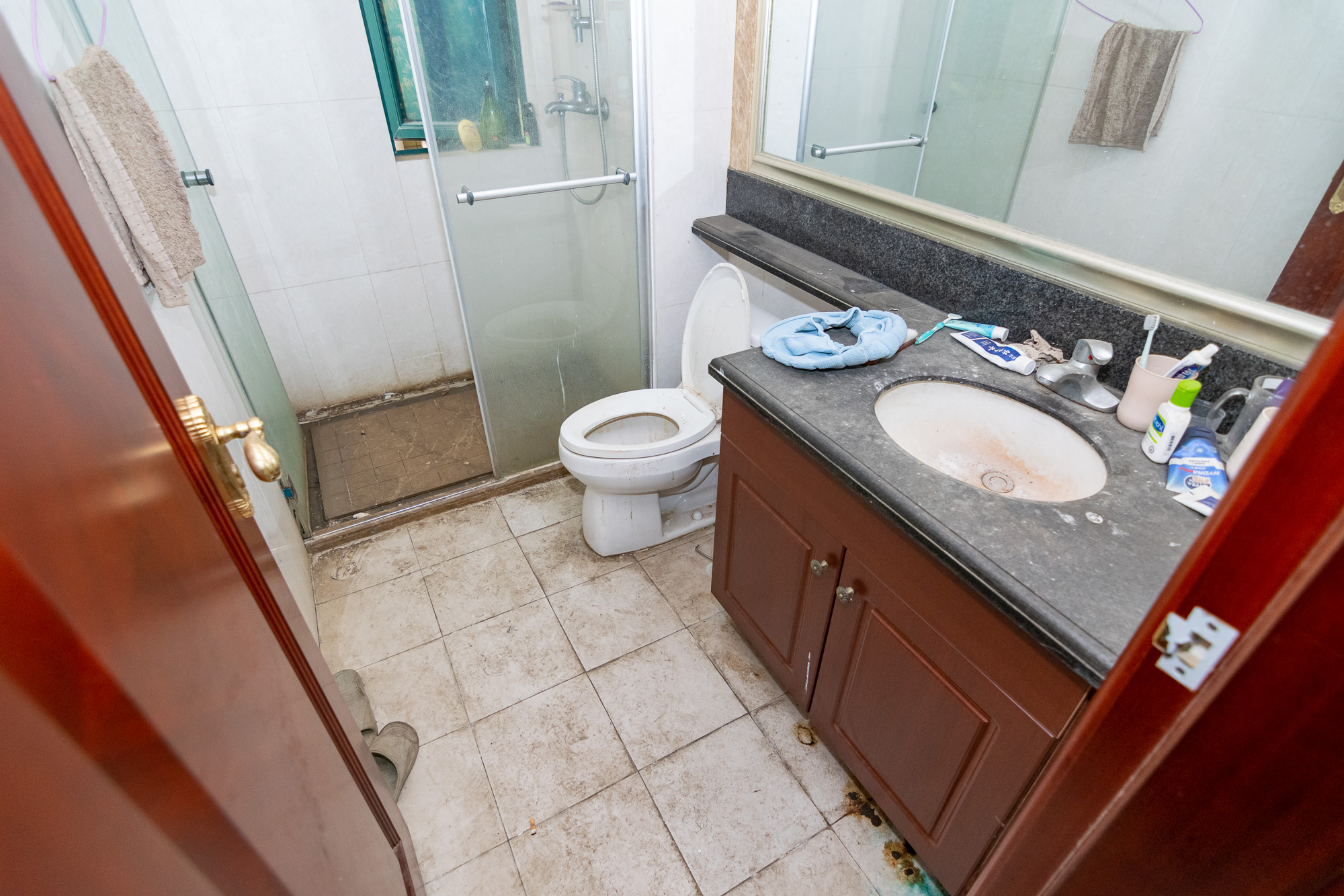 恒大名都 4室2厅1卫 105.00万 恒大名都 4室2厅1卫 105.00万卫生间