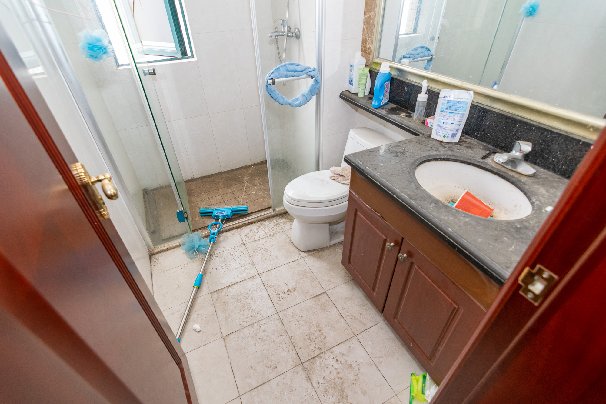 恒大名都 4室2厅1卫 105.00万 恒大名都 4室2厅1卫 105.00万卫生间