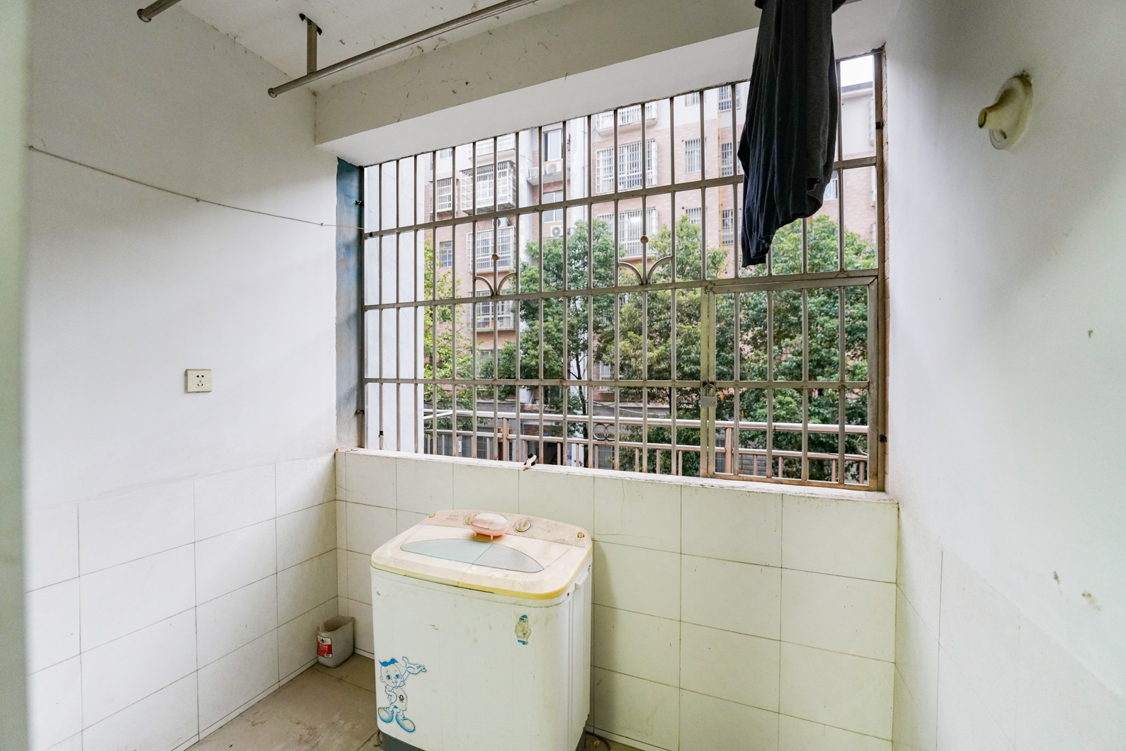 三0一佳園  3室1廳1衛(wèi)    70.0萬(wàn)陽(yáng)臺(tái)