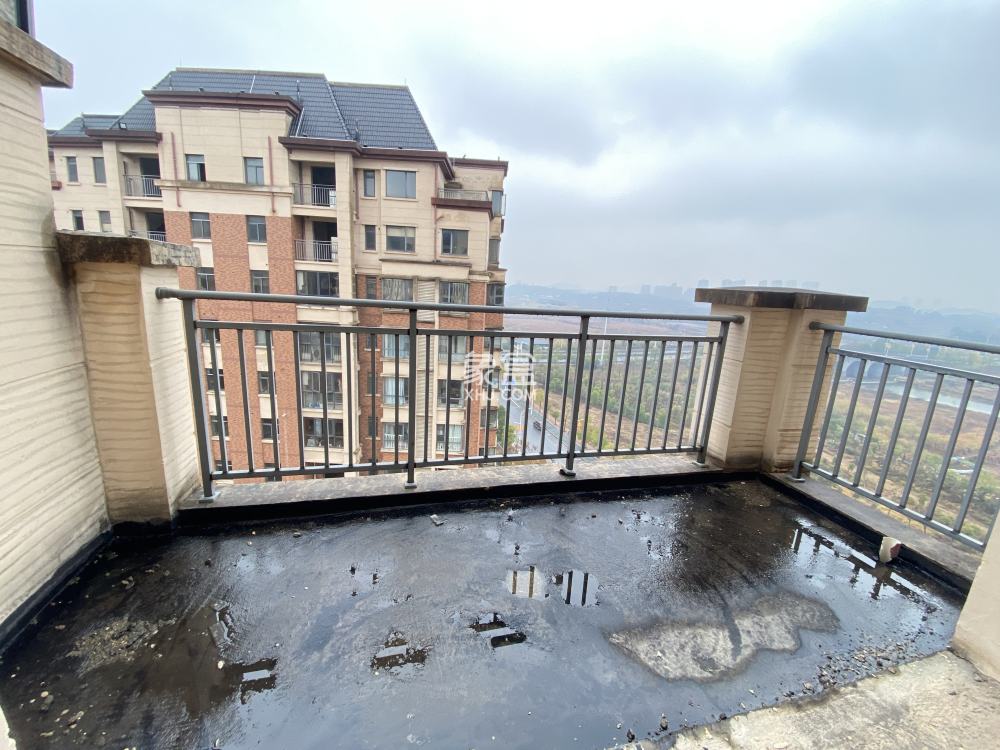 磐龙生态社区  5室2厅3卫    95.0万