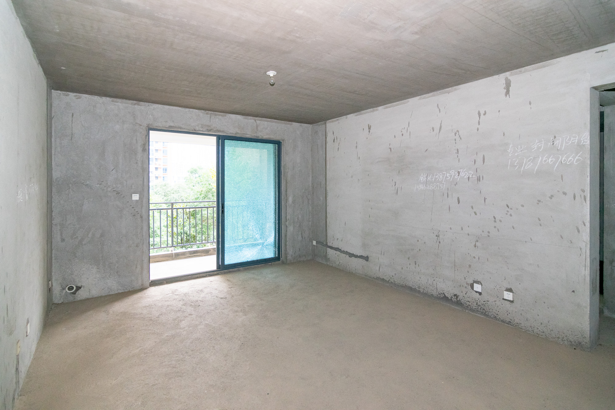瑪麗的花園（金色陽光家園）  4室2廳2衛(wèi)    105.8萬客廳