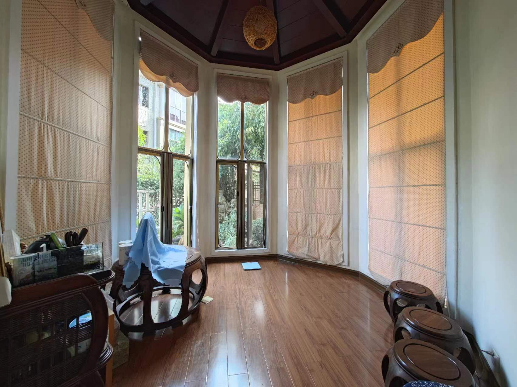 碧玉花园别墅 4室2厅1卫 310.0万 碧玉花园别墅 4室2厅1卫 310.0万室内图