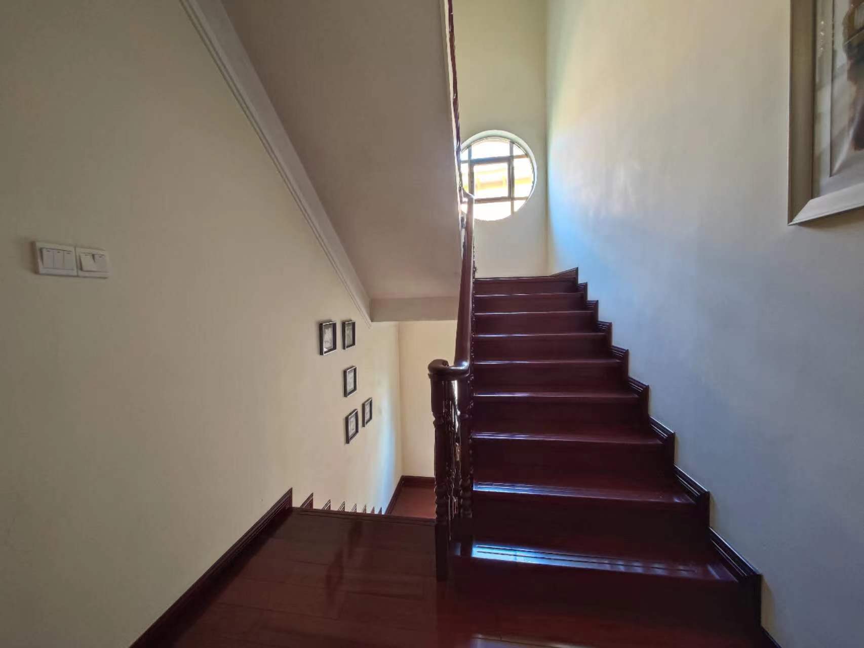 碧玉花园别墅 4室2厅1卫 310.0万 碧玉花园别墅 4室2厅1卫 310.0万室内图