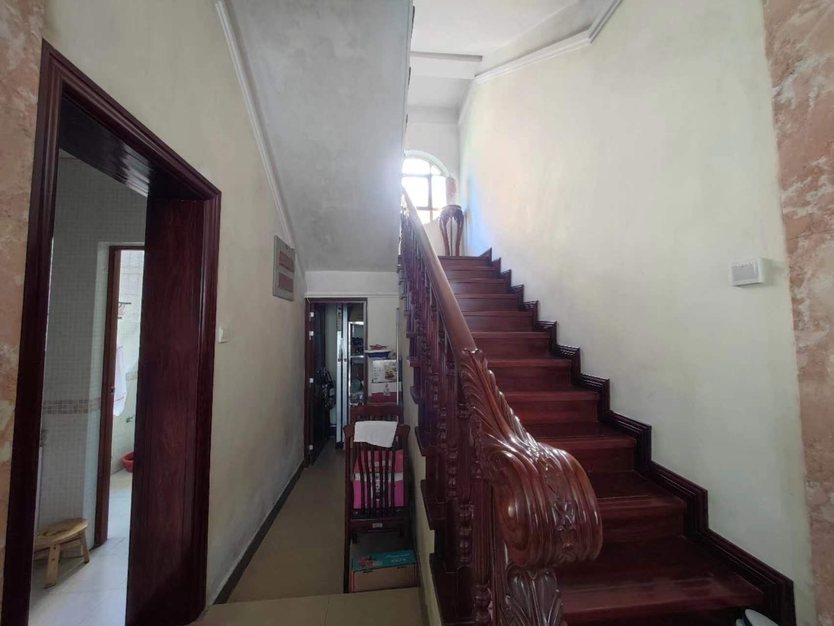 碧玉花园别墅 4室2厅1卫 310.0万 碧玉花园别墅 4室2厅1卫 310.0万室内图