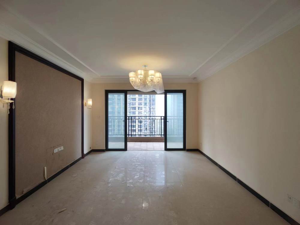 恒大华府  4室2厅2卫    93.8万