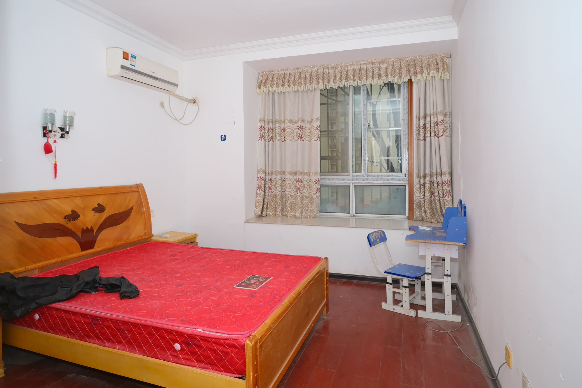 山水湾  3室2厅1卫    56.8万 山水湾  3室2厅1卫    56.8万卧室