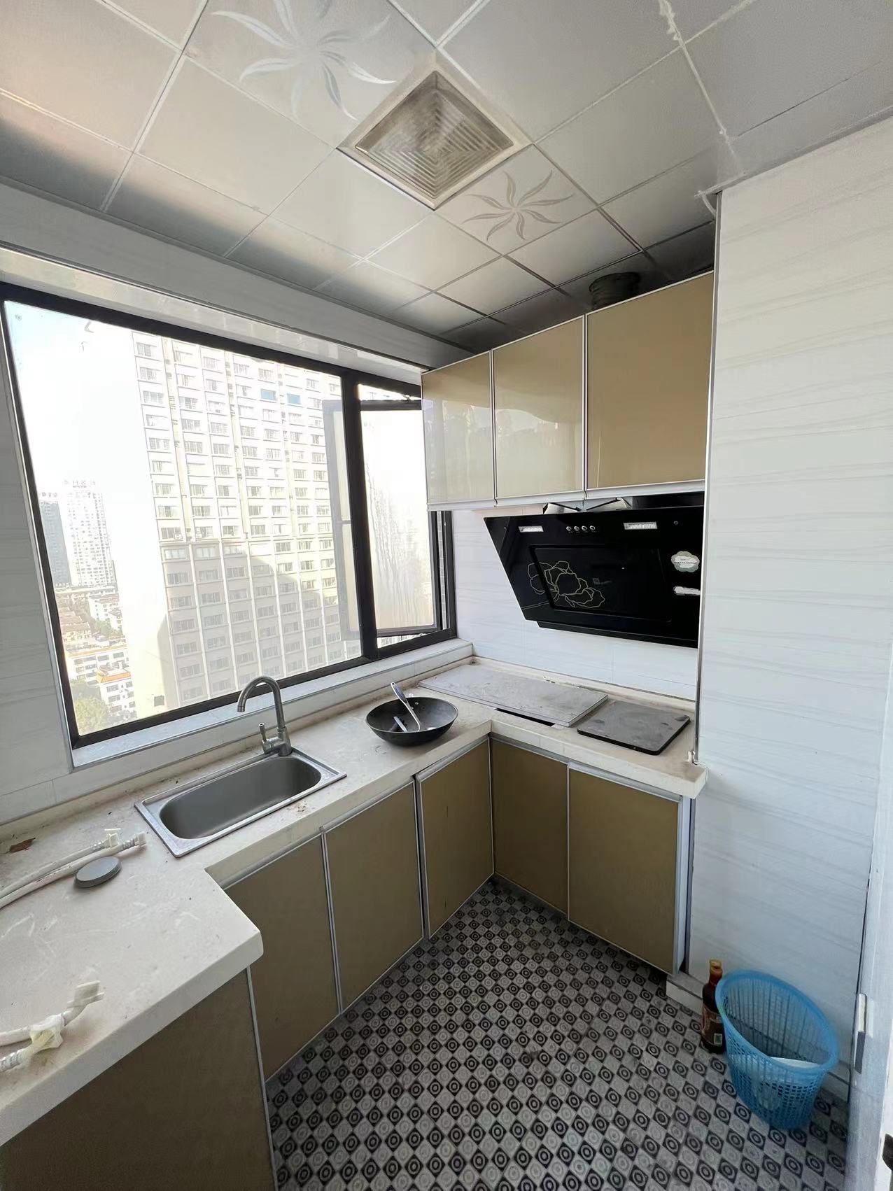 龙泰上品 1室1厅1卫 1000.00元/月 龙泰上品 1室1厅1卫 1000.00元/月室内图