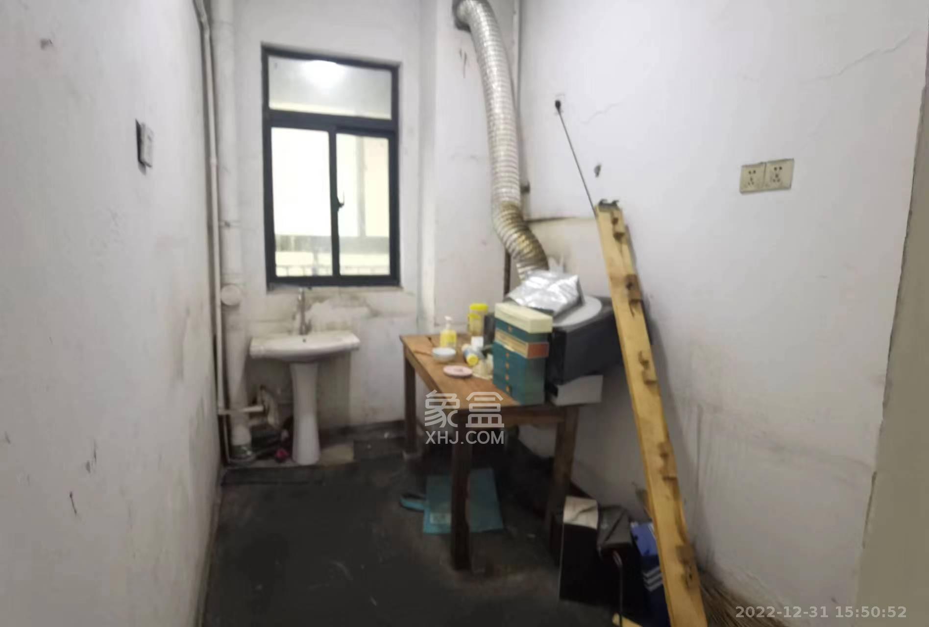 东岸城邦  3室2厅2卫   2300.00元/月室内图