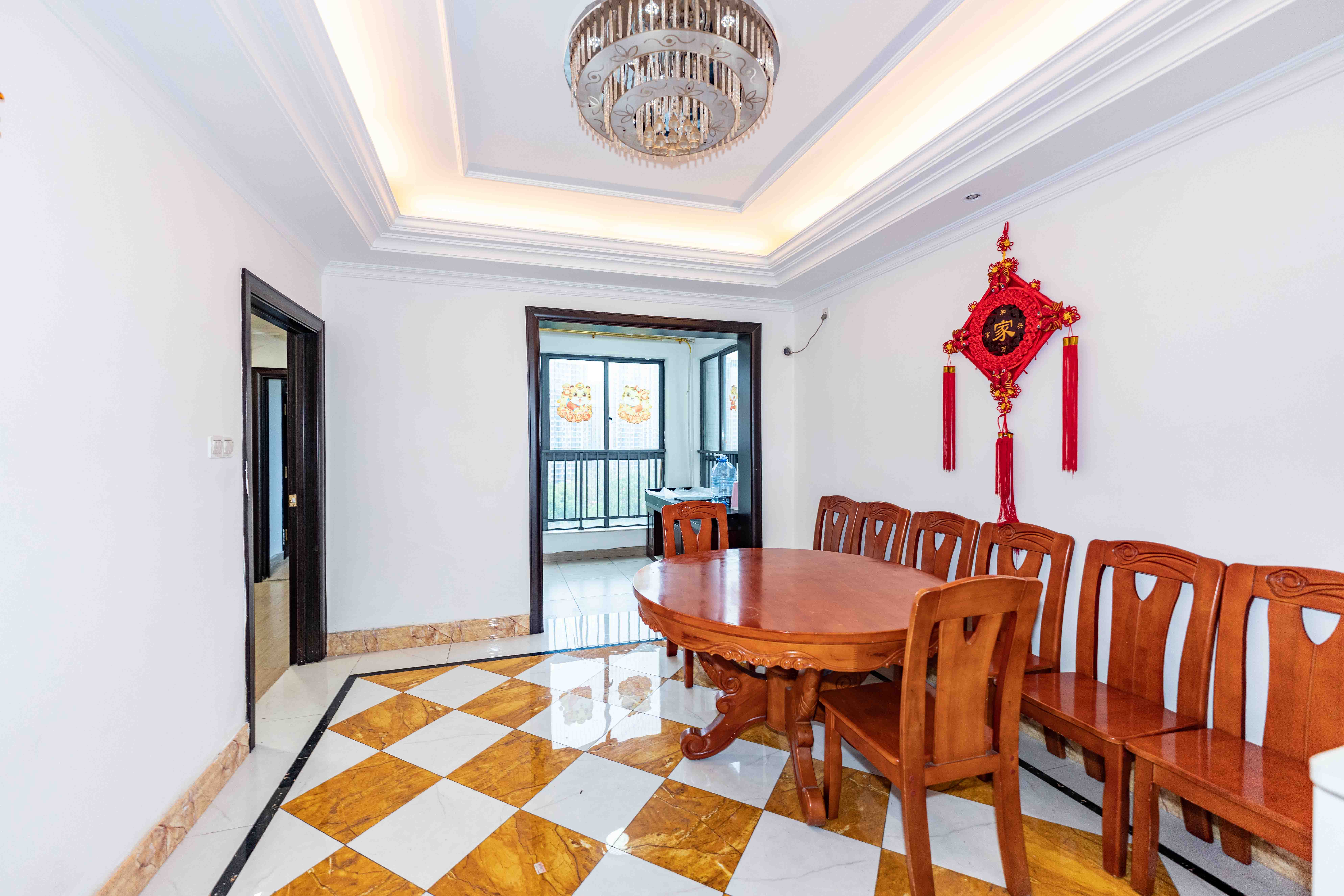 碧桂园南城首府（东宸林海）  5室2厅3卫    210.0万客厅