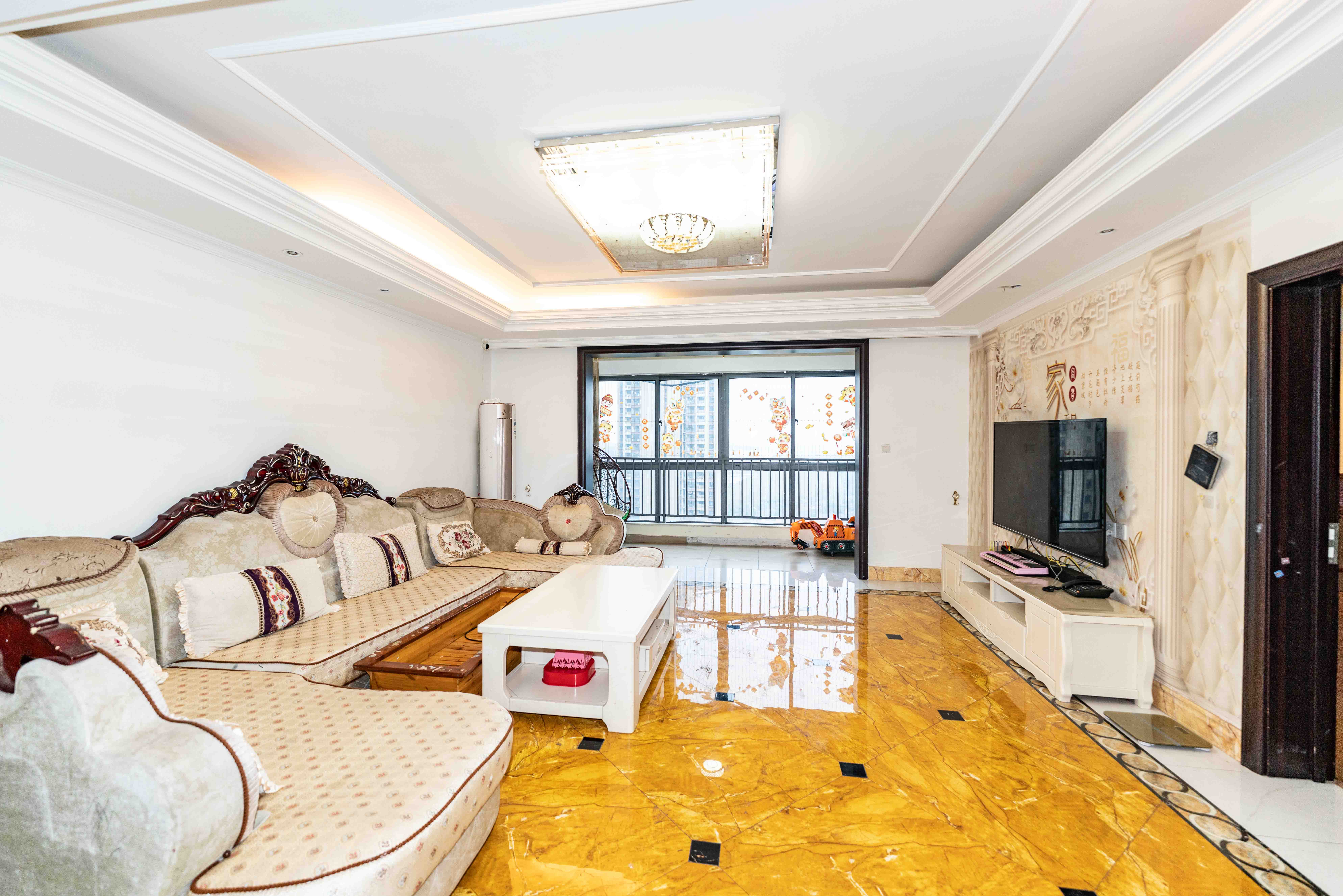 碧桂园南城首府（东宸林海）  5室2厅3卫    210.0万客厅