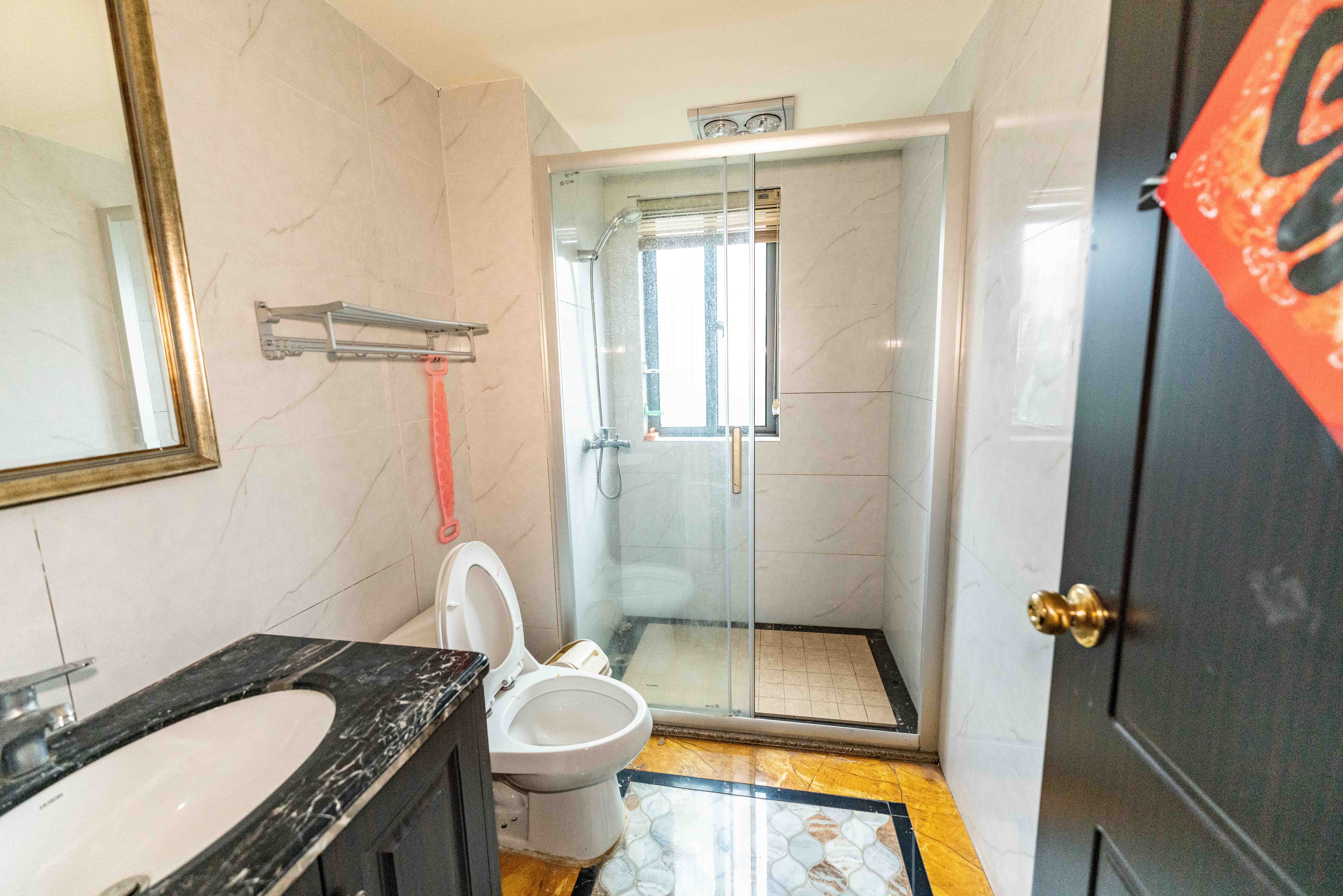 碧桂园南城首府（东宸林海）  5室2厅3卫    210.0万卫生间