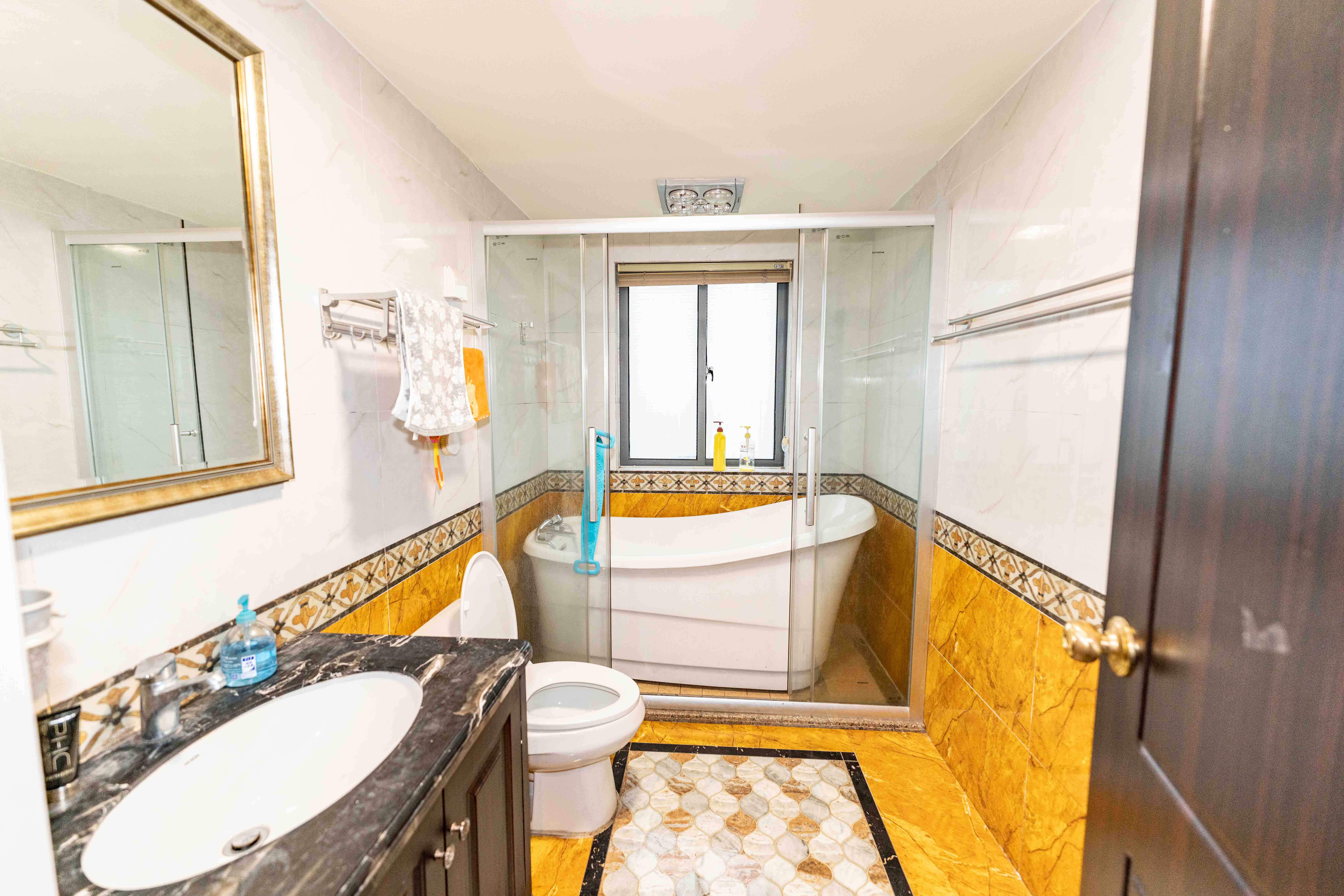 碧桂园南城首府（东宸林海）  5室2厅3卫    210.0万卫生间