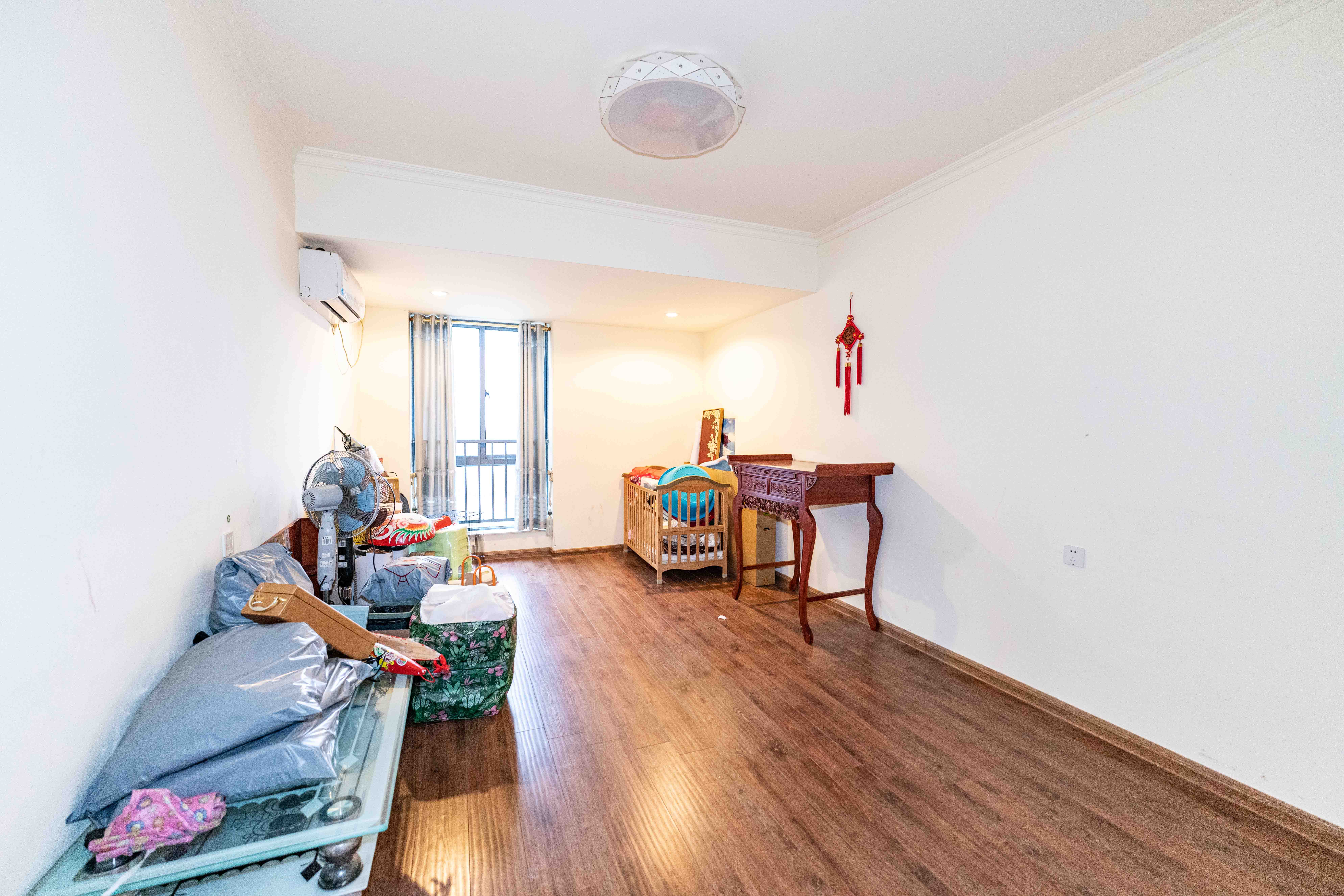 碧桂园南城首府（东宸林海）  5室2厅3卫    210.0万卧室