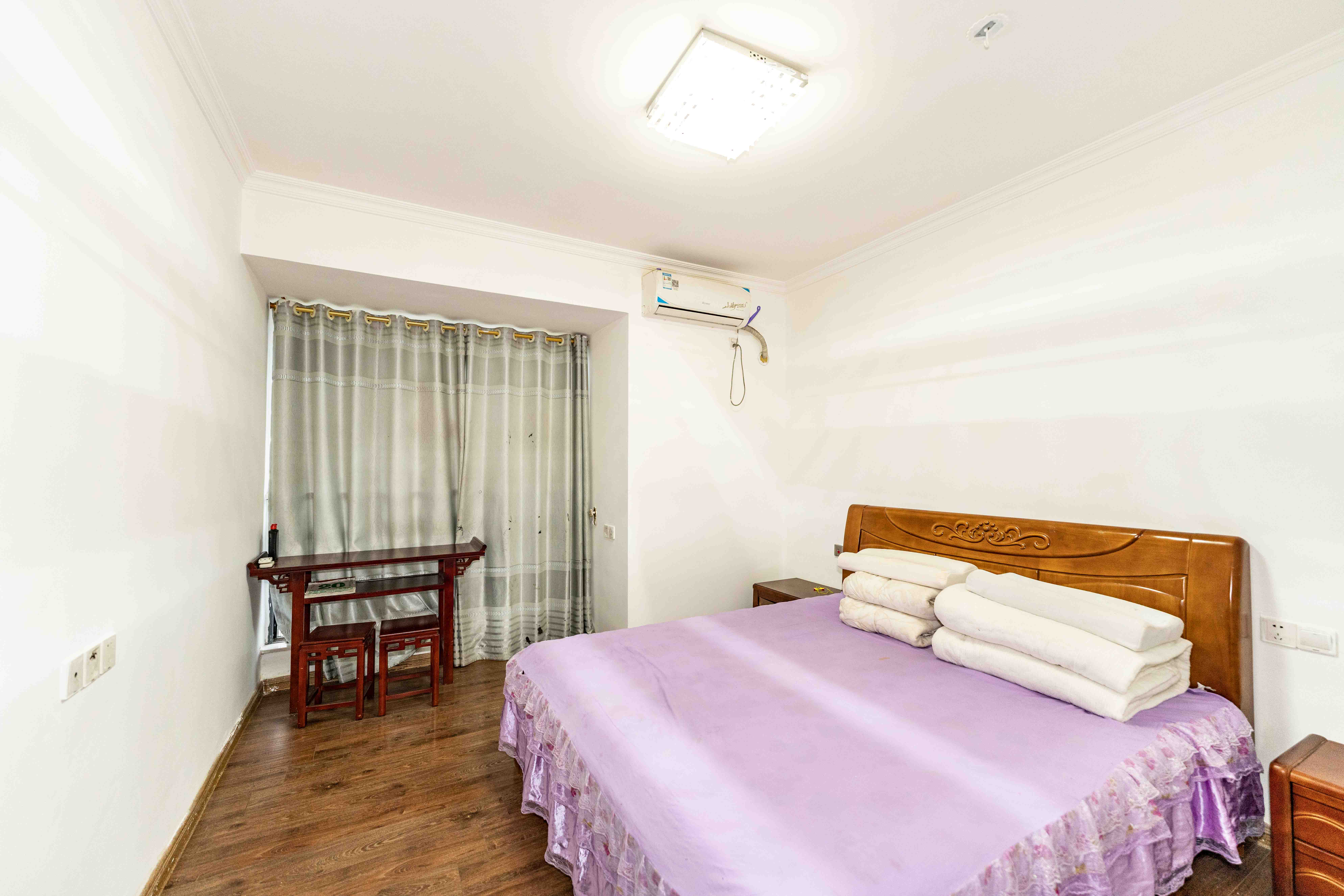 碧桂园南城首府（东宸林海）  5室2厅3卫    210.0万卧室