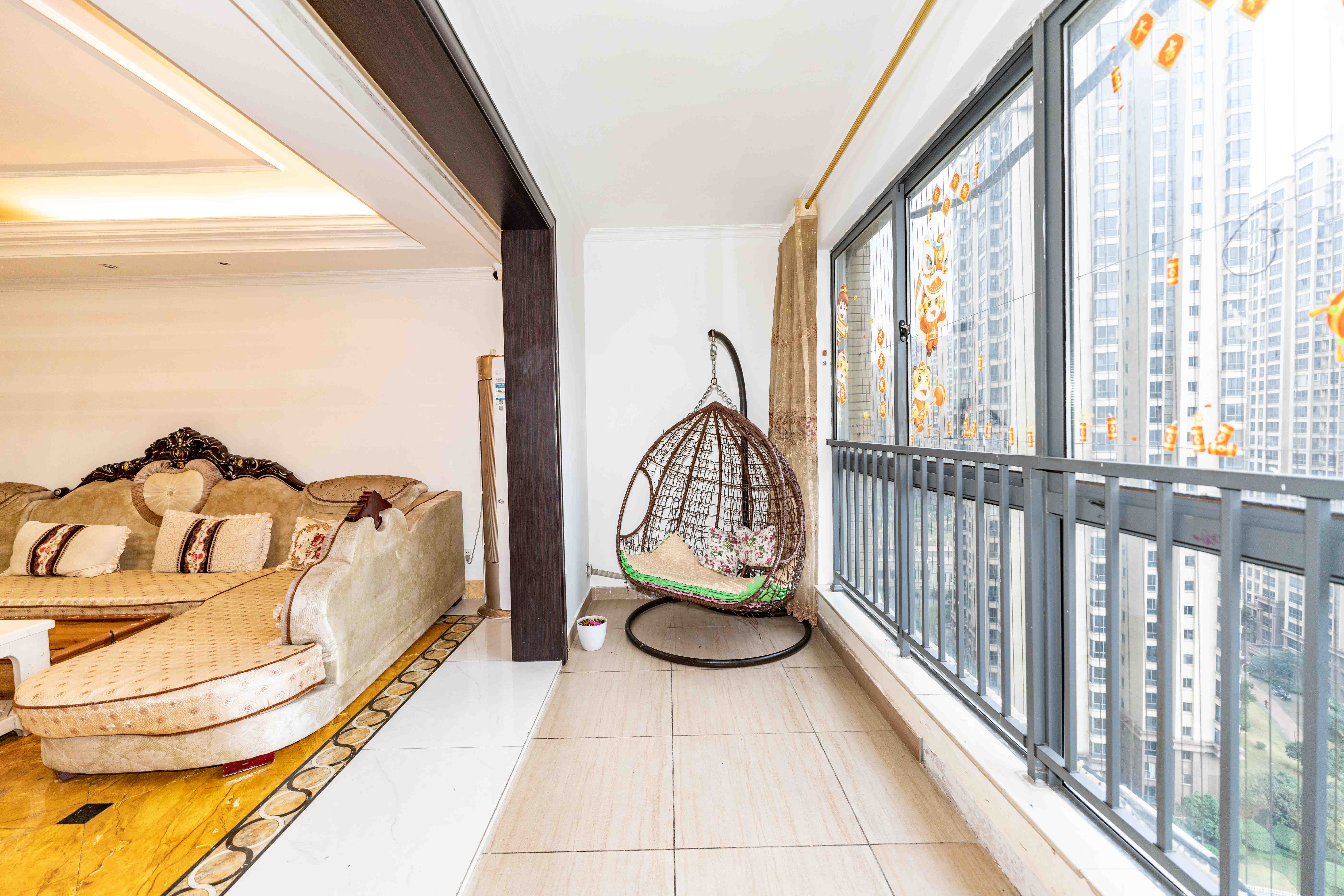 碧桂园南城首府（东宸林海）  5室2厅3卫    210.0万阳台