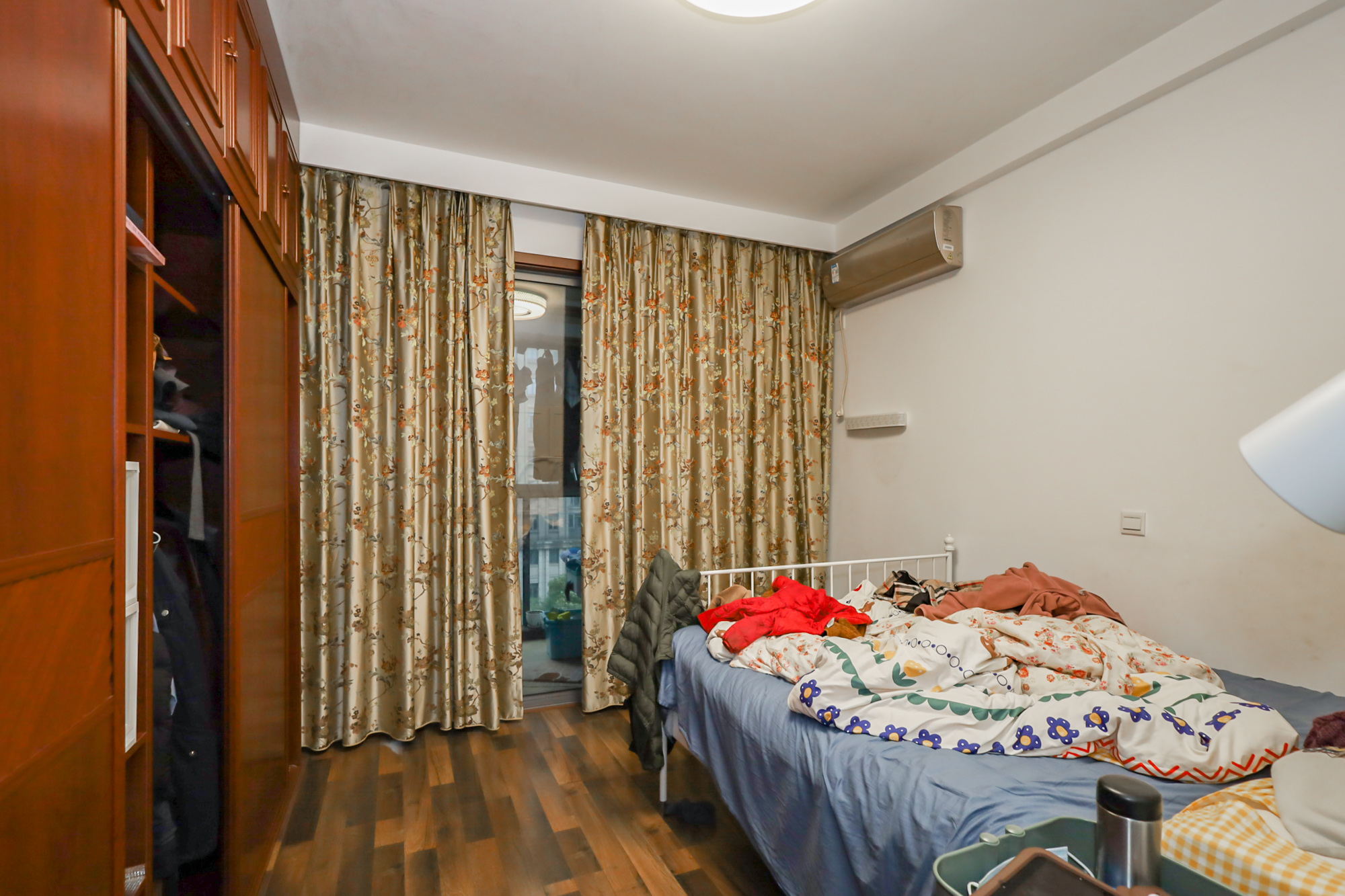 八方小区C区  3室2厅2卫    430.0万卧室