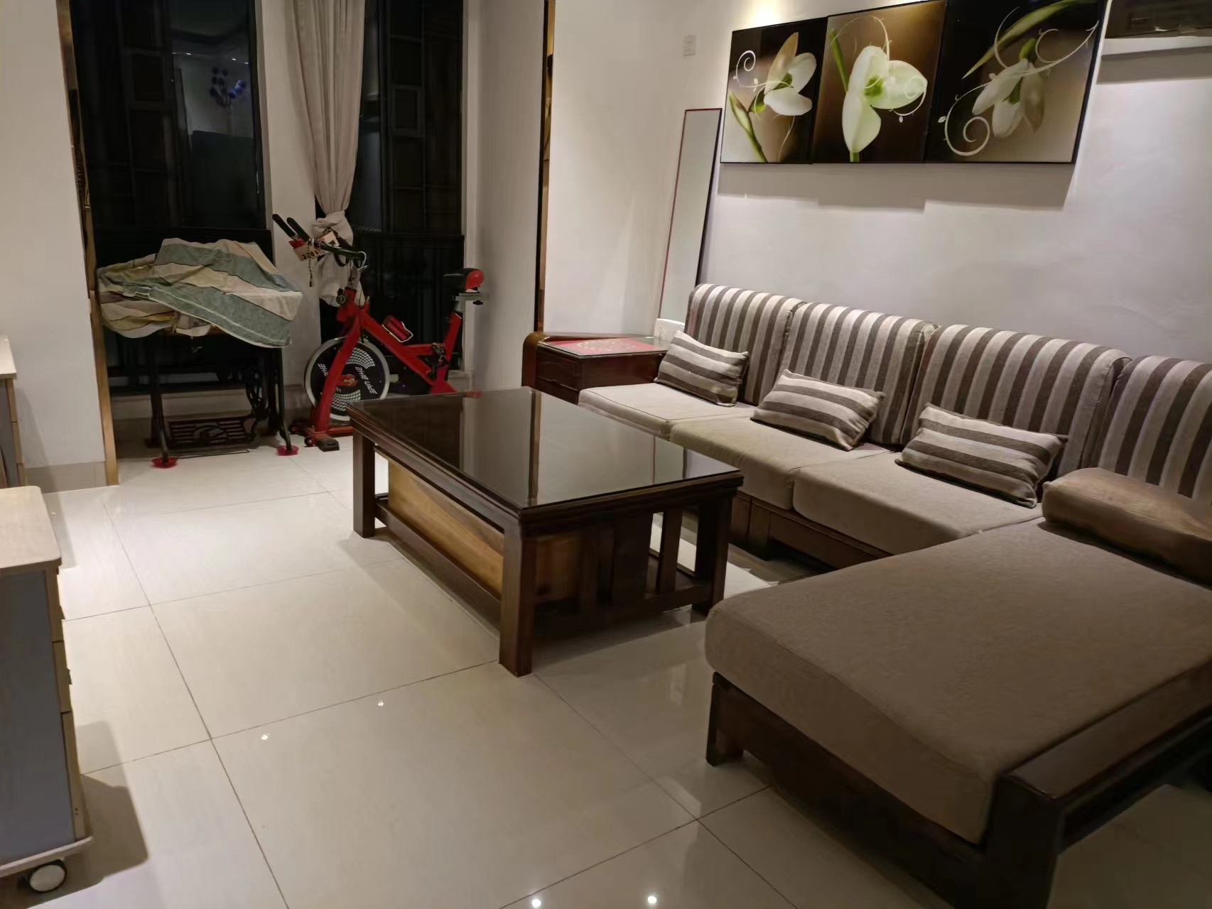 泰山公馆 3室2厅1卫 85.0万 泰山公馆 3室2厅1卫 85.0万室内图