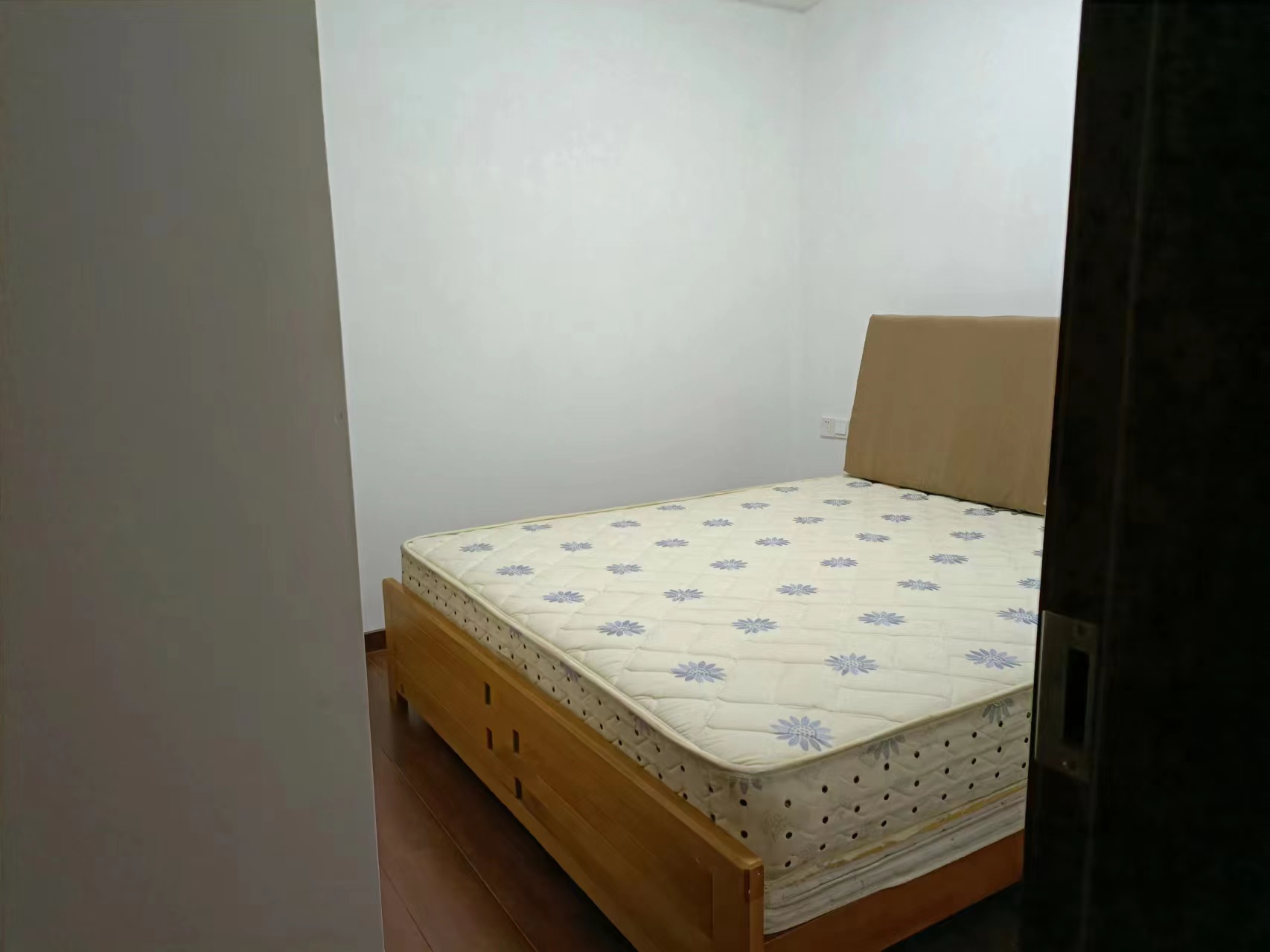 泰山公馆 3室2厅1卫 85.0万 泰山公馆 3室2厅1卫 85.0万室内图