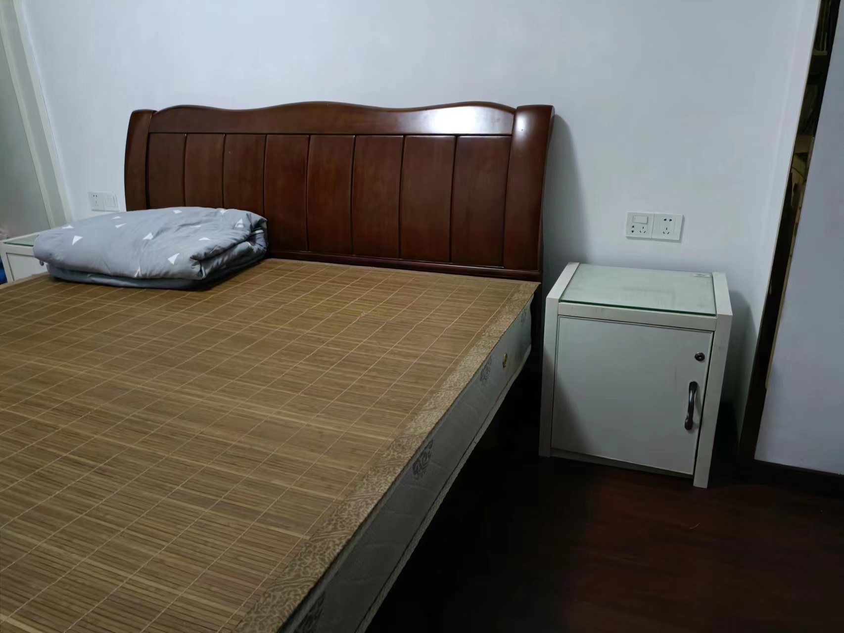 泰山公馆 3室2厅1卫 85.0万 泰山公馆 3室2厅1卫 85.0万室内图