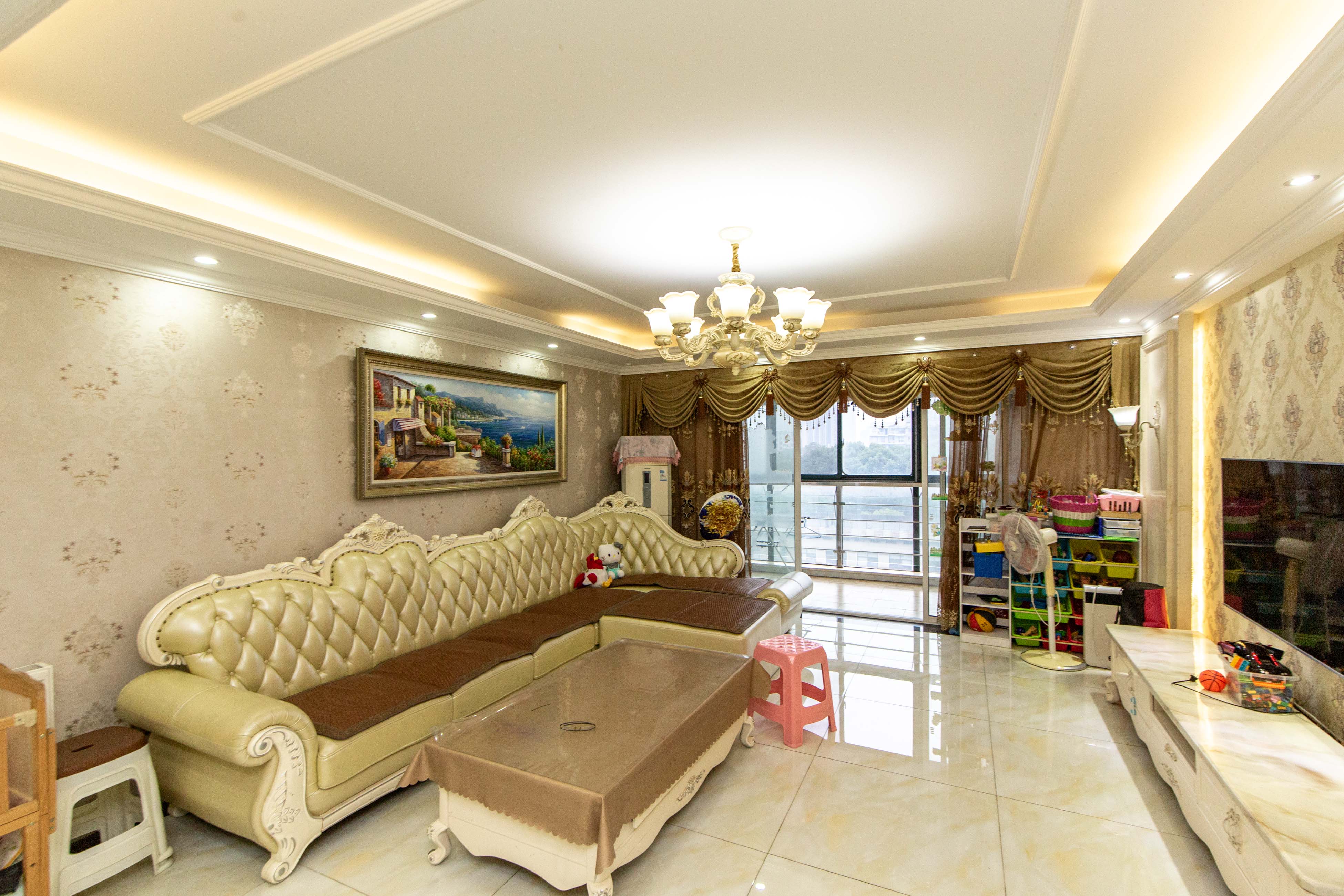 博远大厦(中南院科技综合大厦)  4室2厅2卫    169.0万客厅