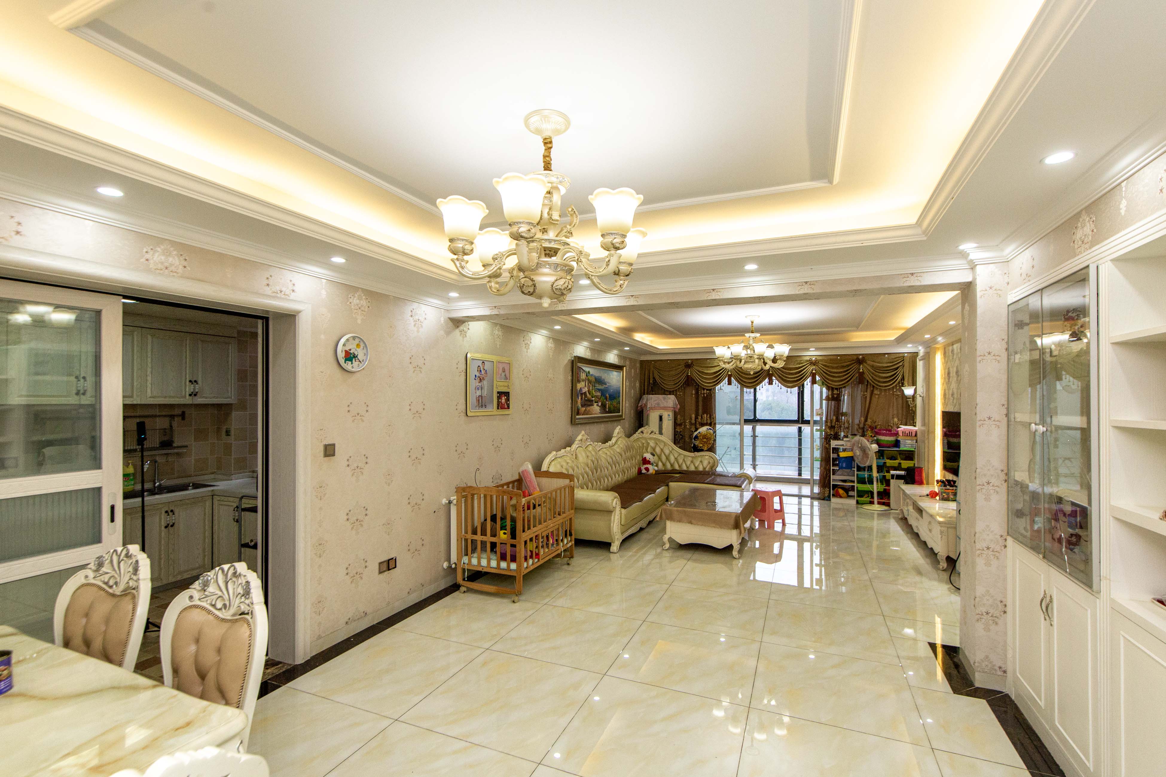 博远大厦(中南院科技综合大厦)  4室2厅2卫    169.0万客厅