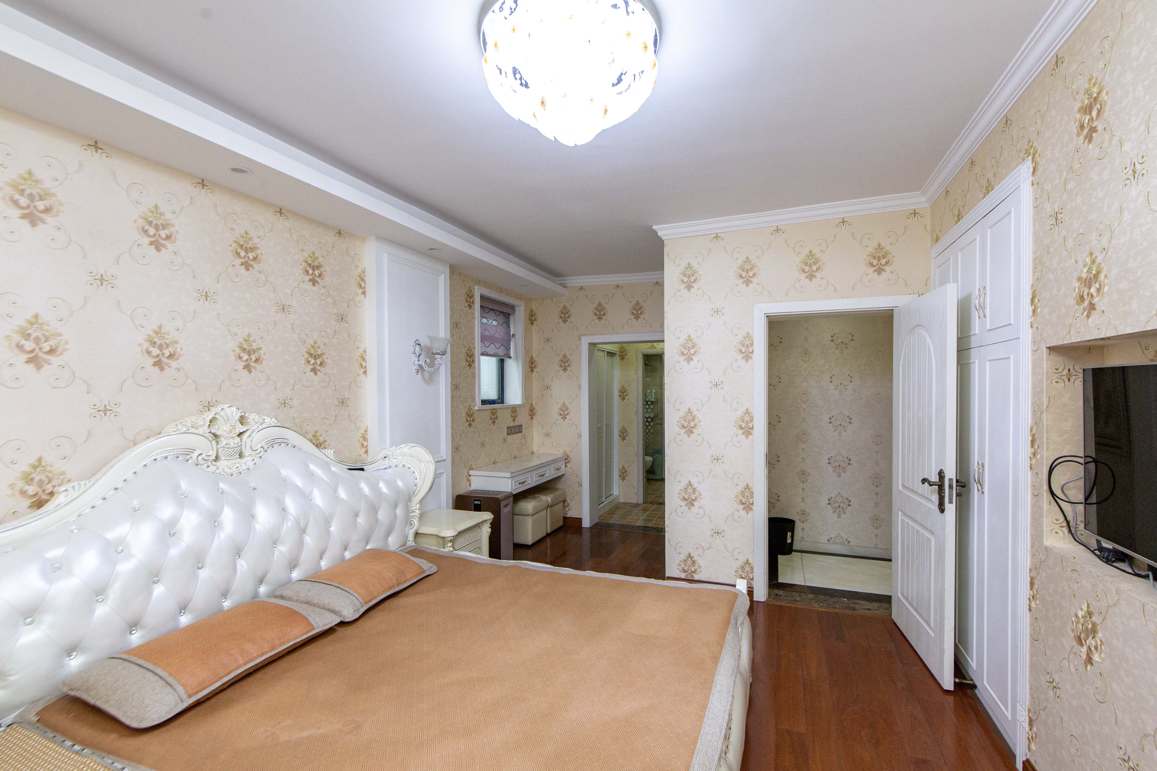 博远大厦(中南院科技综合大厦)  4室2厅2卫    169.0万卧室