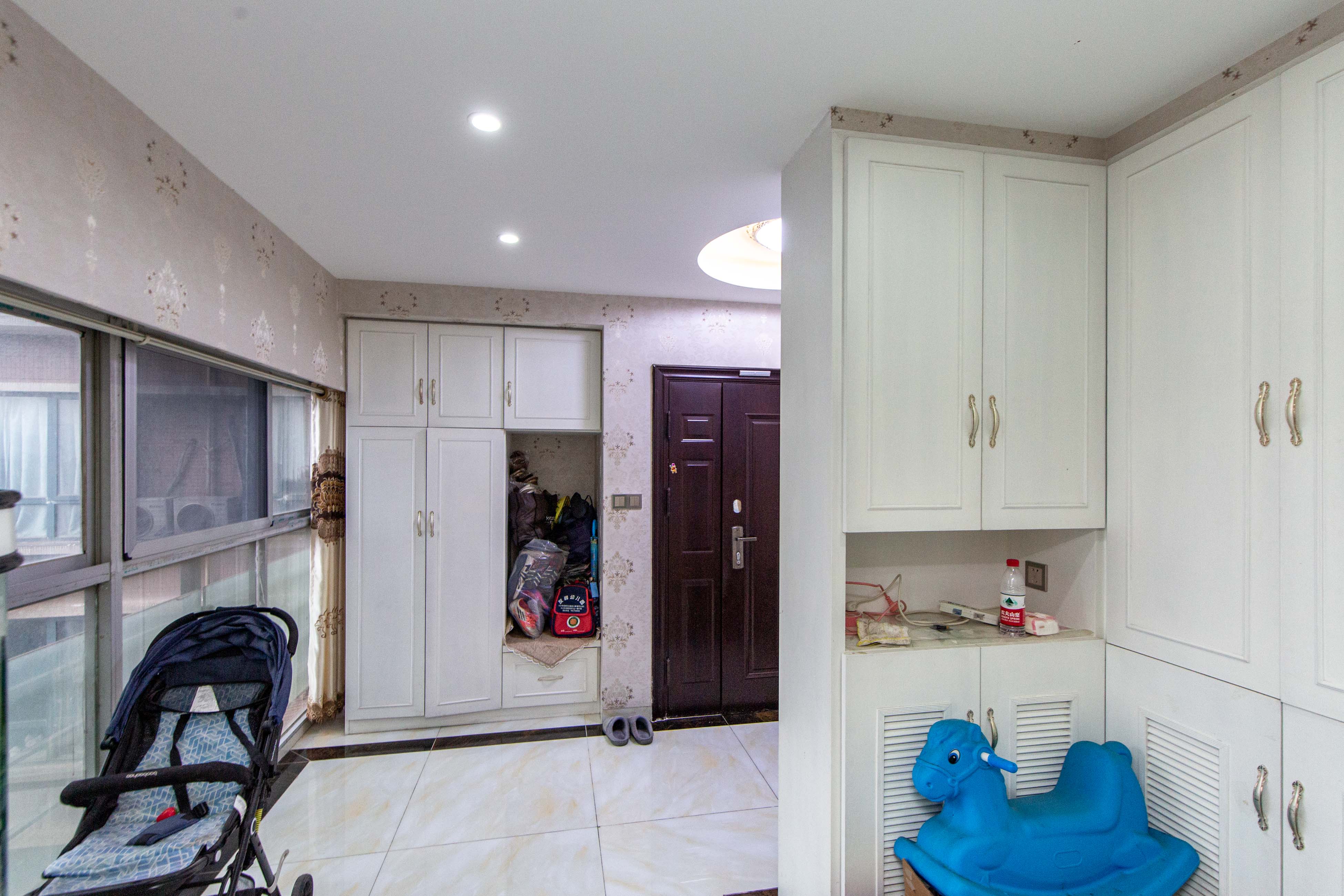 博远大厦(中南院科技综合大厦)  4室2厅2卫    169.0万卧室